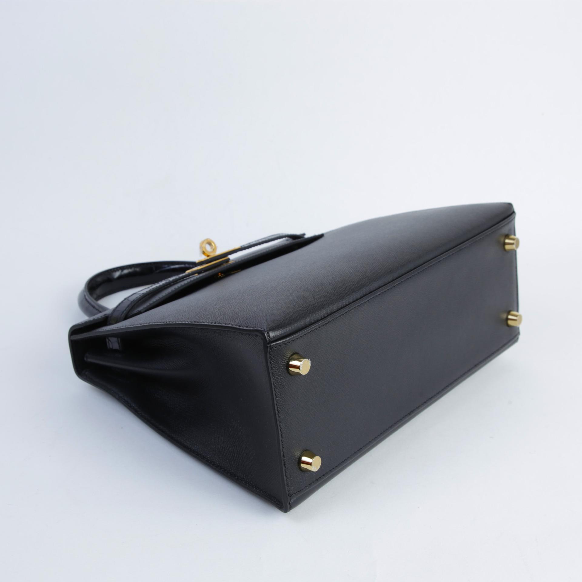 Excellent ( Rank SA ) HERMÈS Kelly 25 Sellier Touch Noir (89) Shiny Alligator Madame Gold hardware Z (2021) - 4