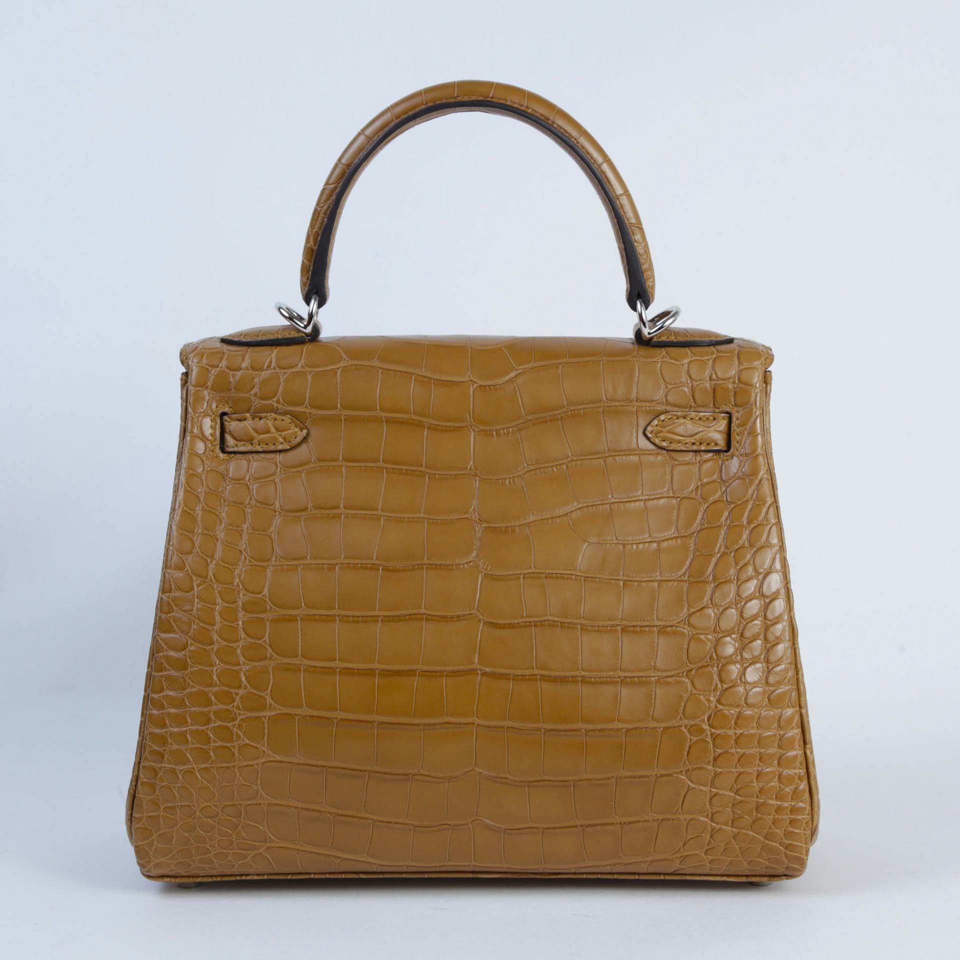 未使用保存品 HERMÈS 愛馬仕 Kelly 25 2H 大地色 Kraft □ 短吻鱷 霧面 銀扣 W刻 2024年 - 2