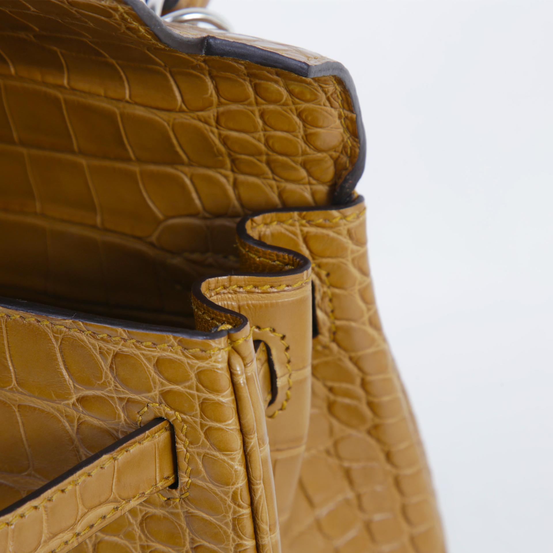 未使用保存品 HERMÈS 愛馬仕 Kelly 25 2H 大地色 Kraft □ 短吻鱷 霧面 銀扣 W刻 2024年 - 11