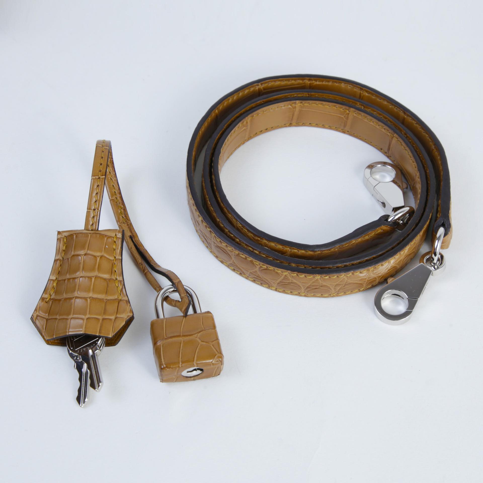 未使用保存品 HERMÈS 愛馬仕 Kelly 25 2H 大地色 Kraft □ 短吻鱷 霧面 銀扣 W刻 2024年 - 14