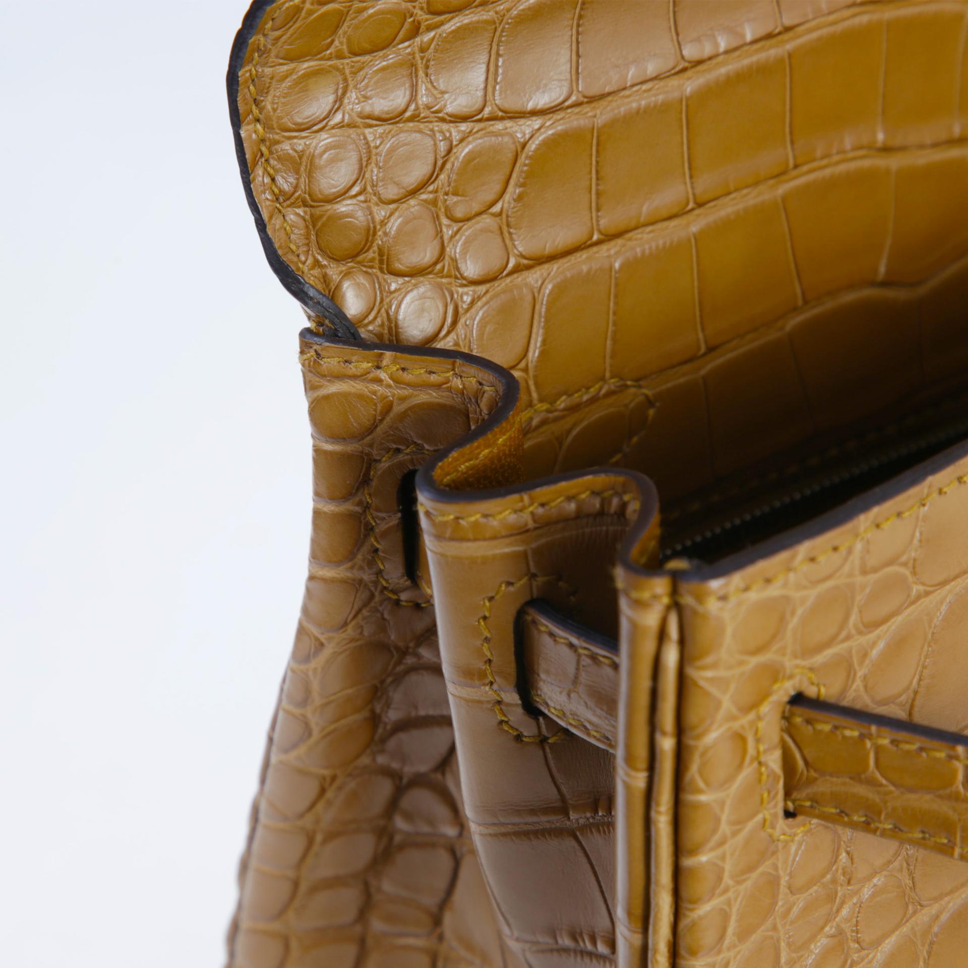 未使用保存品 HERMÈS 愛馬仕 Kelly 25 2H 大地色 Kraft □ 短吻鱷 霧面 銀扣 W刻 2024年 - 12
