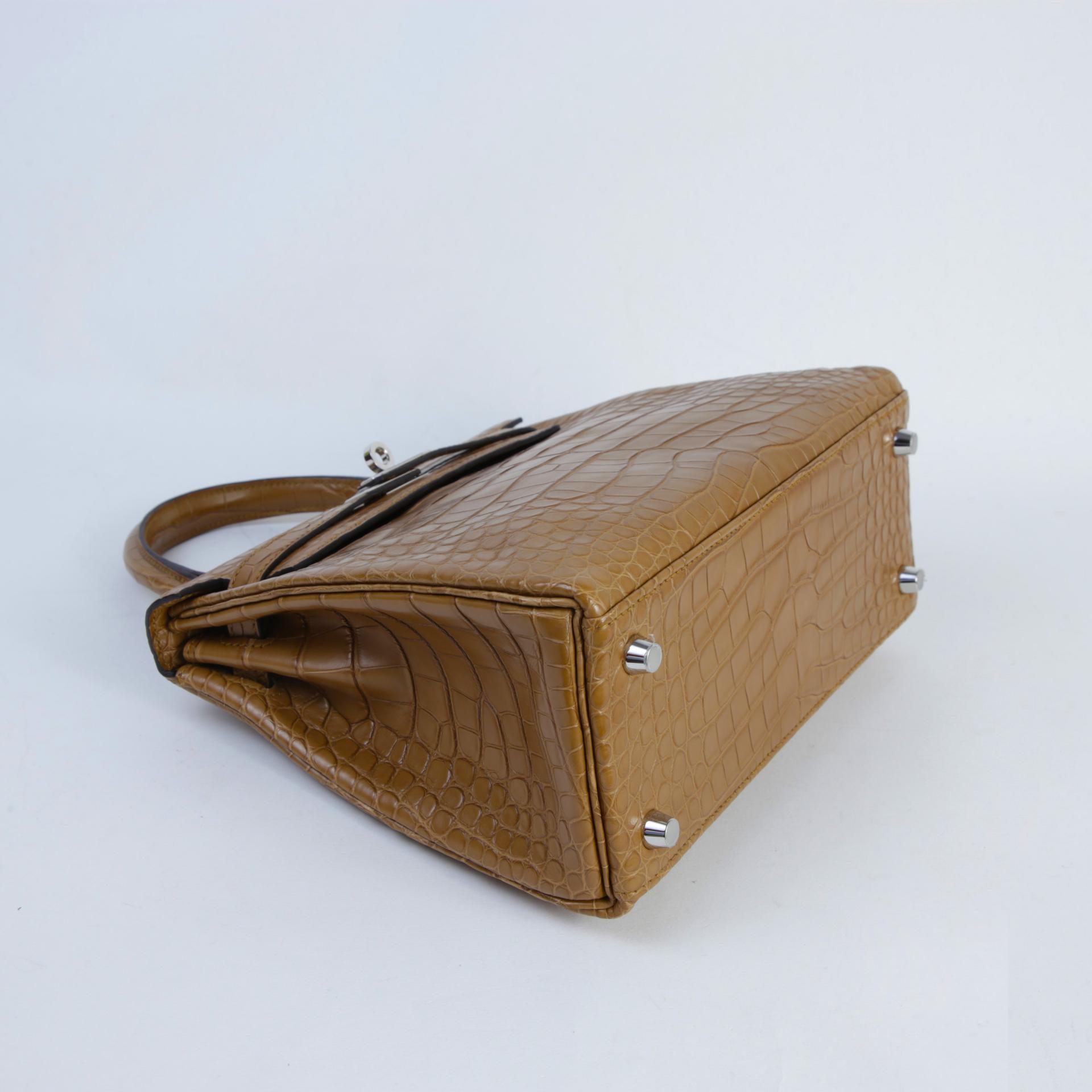 未使用保存品 HERMÈS 愛馬仕 Kelly 25 2H 大地色 Kraft □ 短吻鱷 霧面 銀扣 W刻 2024年 - 4
