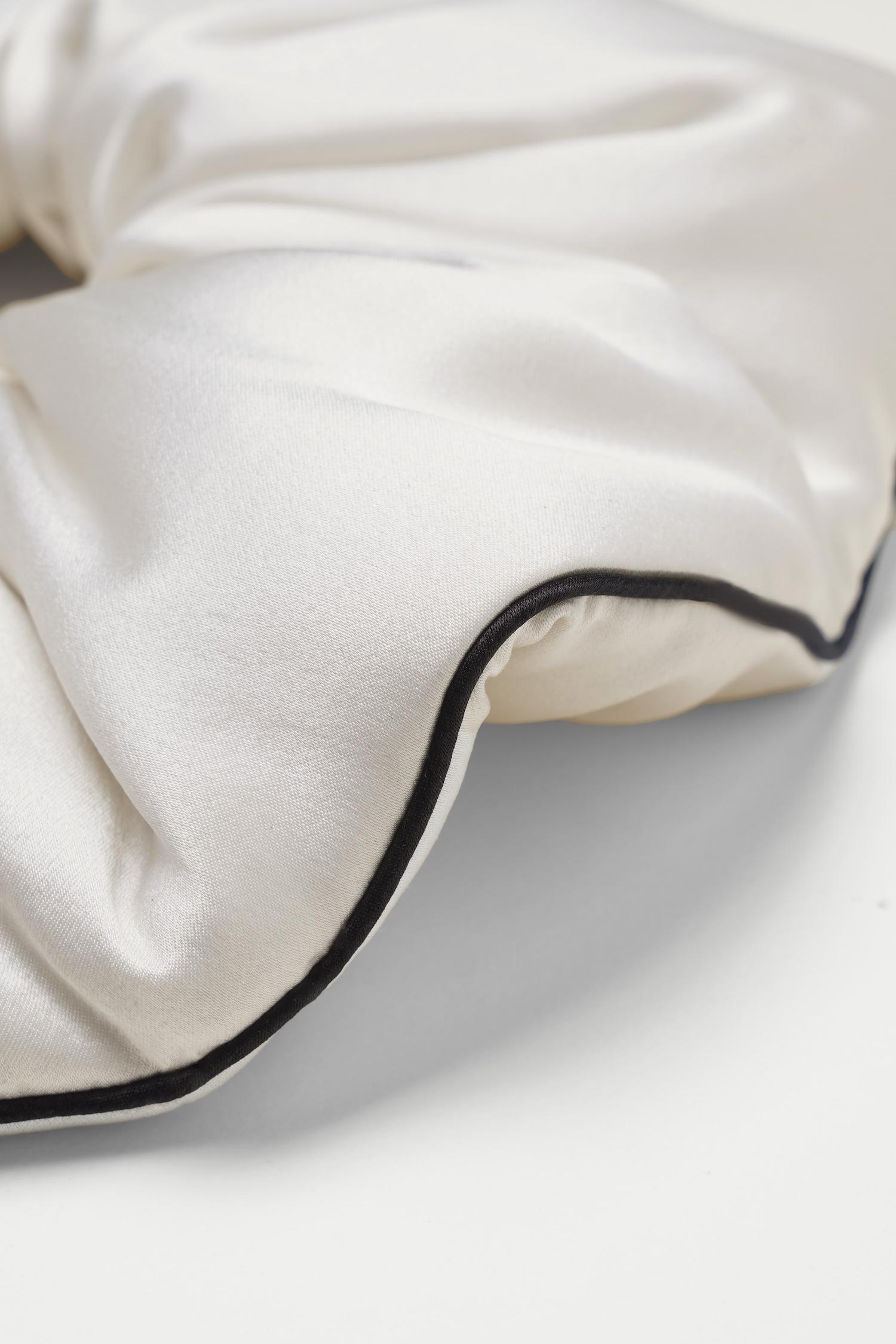 Brand New ( Rank N )Chouchou in Glint Night Scrunchie White Silk Cotton - 3