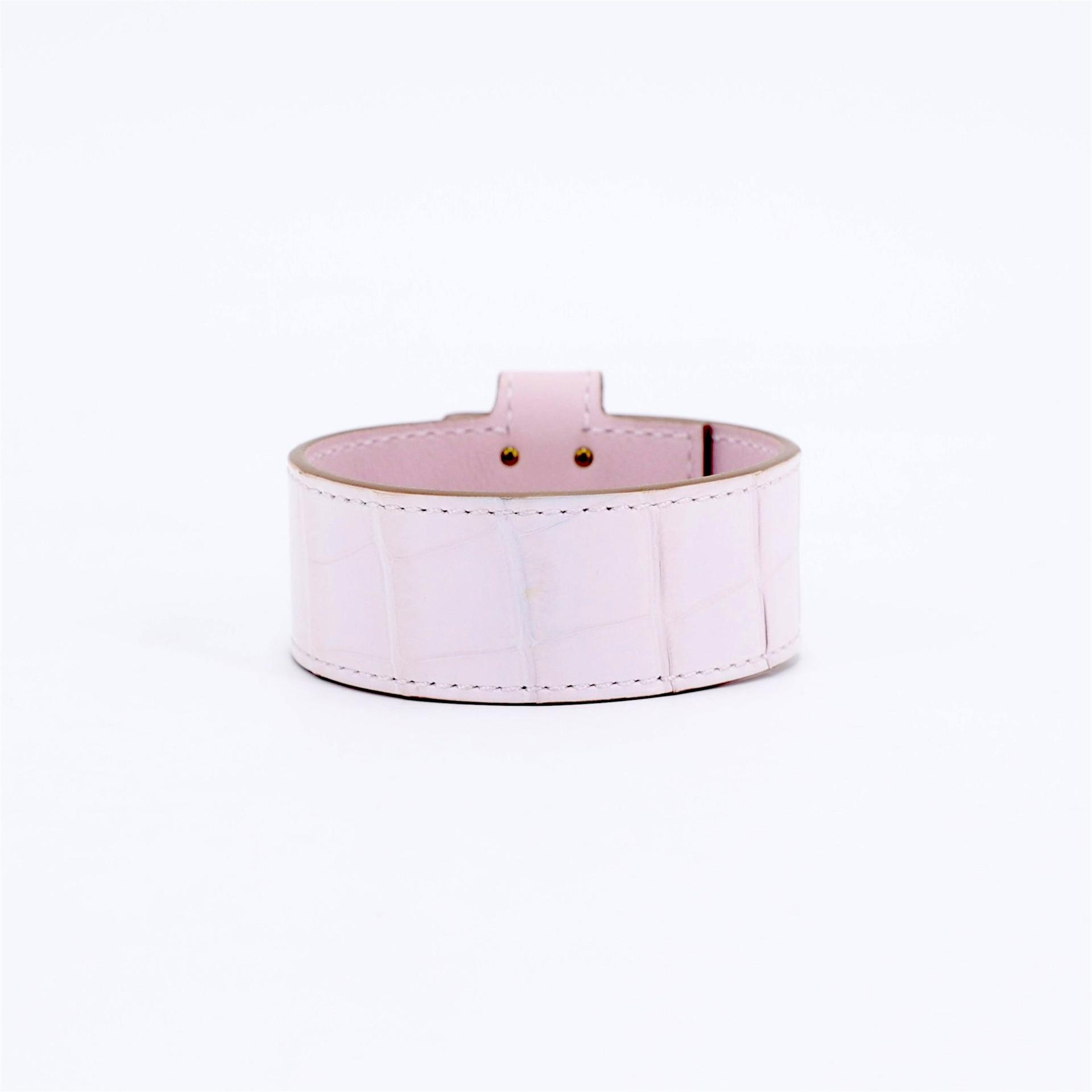 SA超美品 HERMÈS 愛馬仕 Kelly Twist PM T2  皮革手鐲 09 夢幻粉 Mauve Pale □ 短吻鱷 金扣 W刻 2024年 - 3