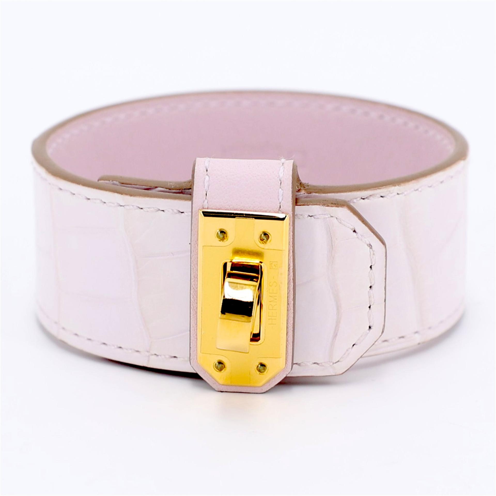SA超美品 HERMÈS 愛馬仕 Kelly Twist PM T2  皮革手鐲 09 夢幻粉 Mauve Pale □ 短吻鱷 金扣 W刻 2024年 - 5