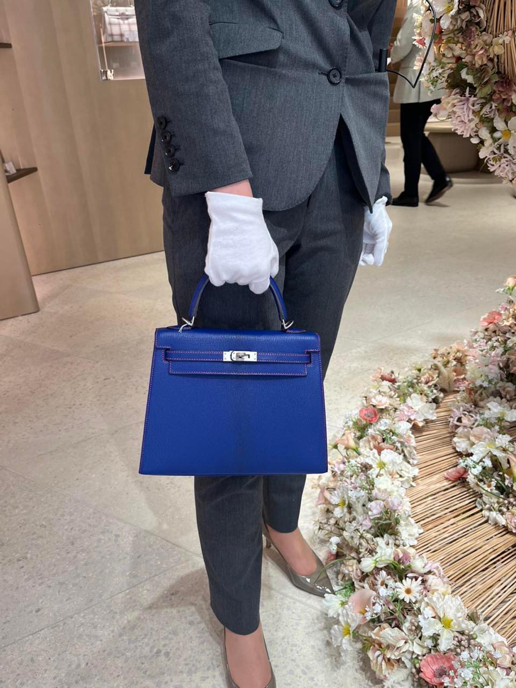 A美品 HERMÈS 爱马仕 马蹄印定制 Kelly 25 外缝 90 覆盆子粉 Framboise 7T 电光蓝 Bleu Electrique A5 杜鹃红 Bougainvillea Chevre山羊皮 拉丝银扣 Z刻 2021年 - 16