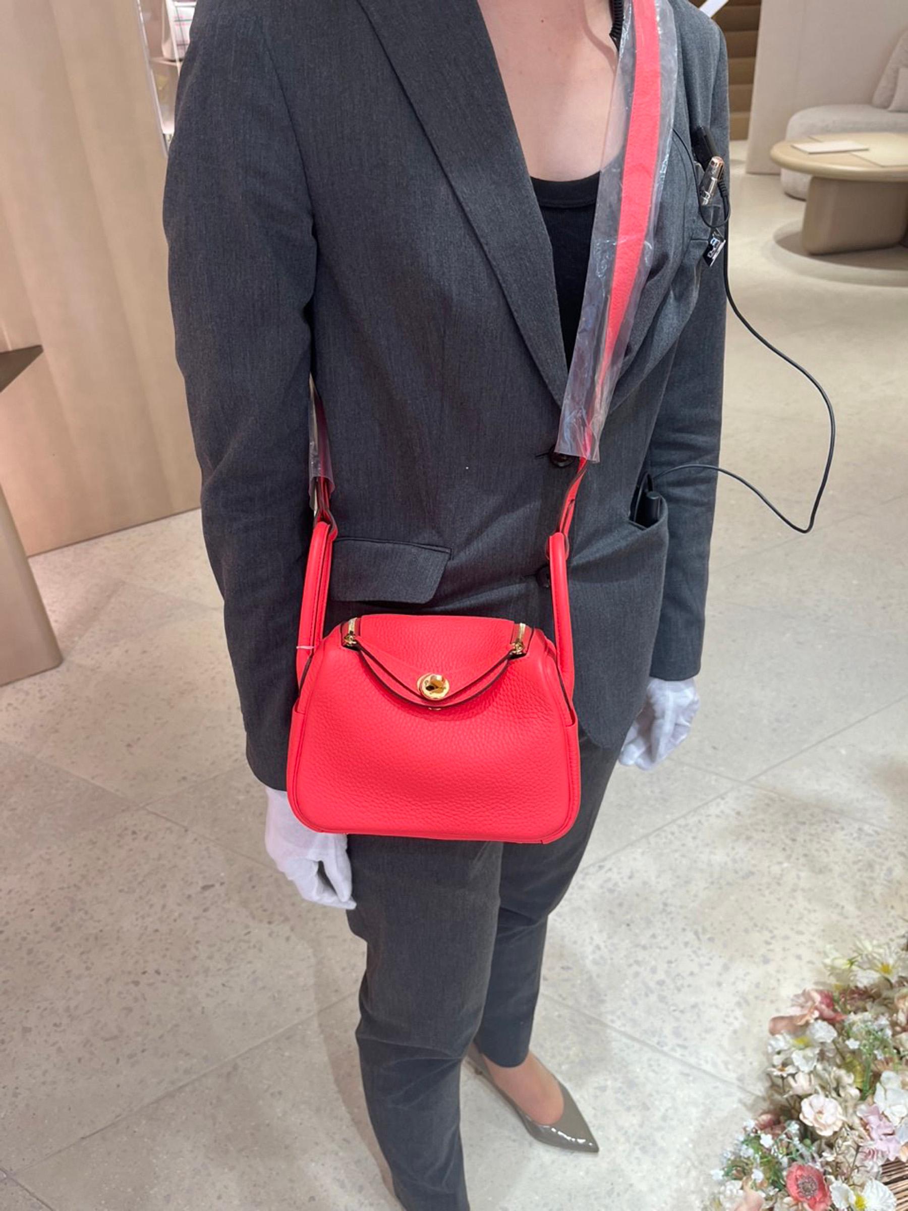 未使用保存品  HERMÈS 愛馬仕  Mini Lindy 0E 德克薩斯粉 Rose Texas Clemence小牛皮 金扣 Z刻 2021年 - 8
