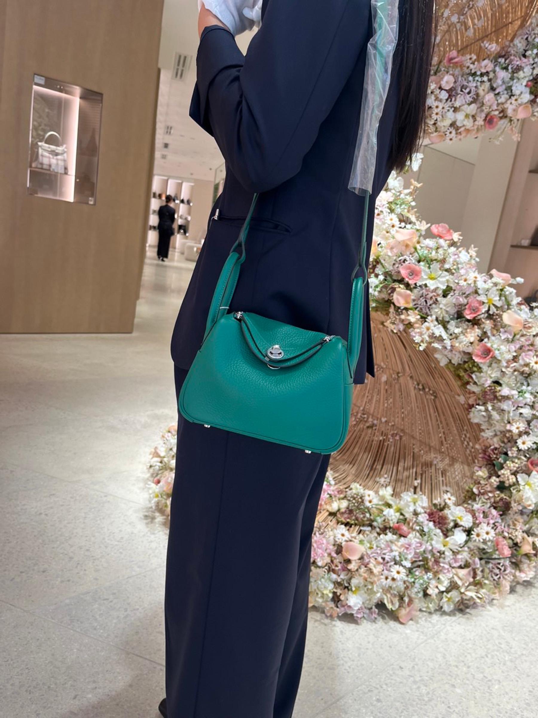 Brand New ( Rank N ) HERMÈS Mini Lindy II Vert Vertigo (U4) Clemence Palladium hardware W (2024) - 12