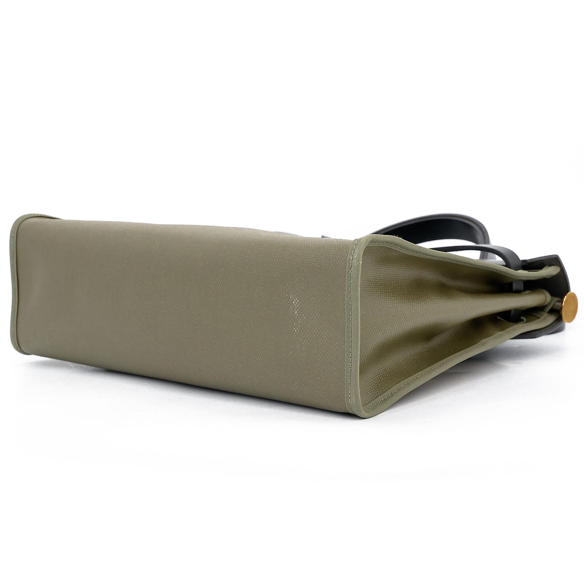 Very Good ( Rank A) HERMÈS Herbag Zip 31 PM Vert Bronze (60) Noir (89) Canvas Vache Hunter Gold hardware Z (2021) - 7