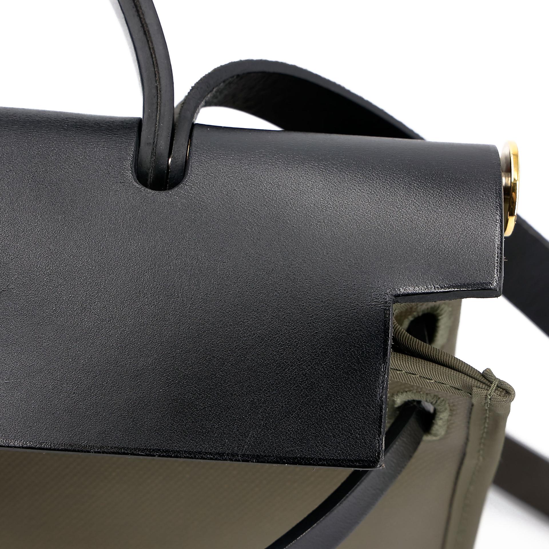 Very Good ( Rank A) HERMÈS Herbag Zip 31 PM Vert Bronze (60) Noir (89) Canvas Vache Hunter Gold hardware Z (2021) - 25