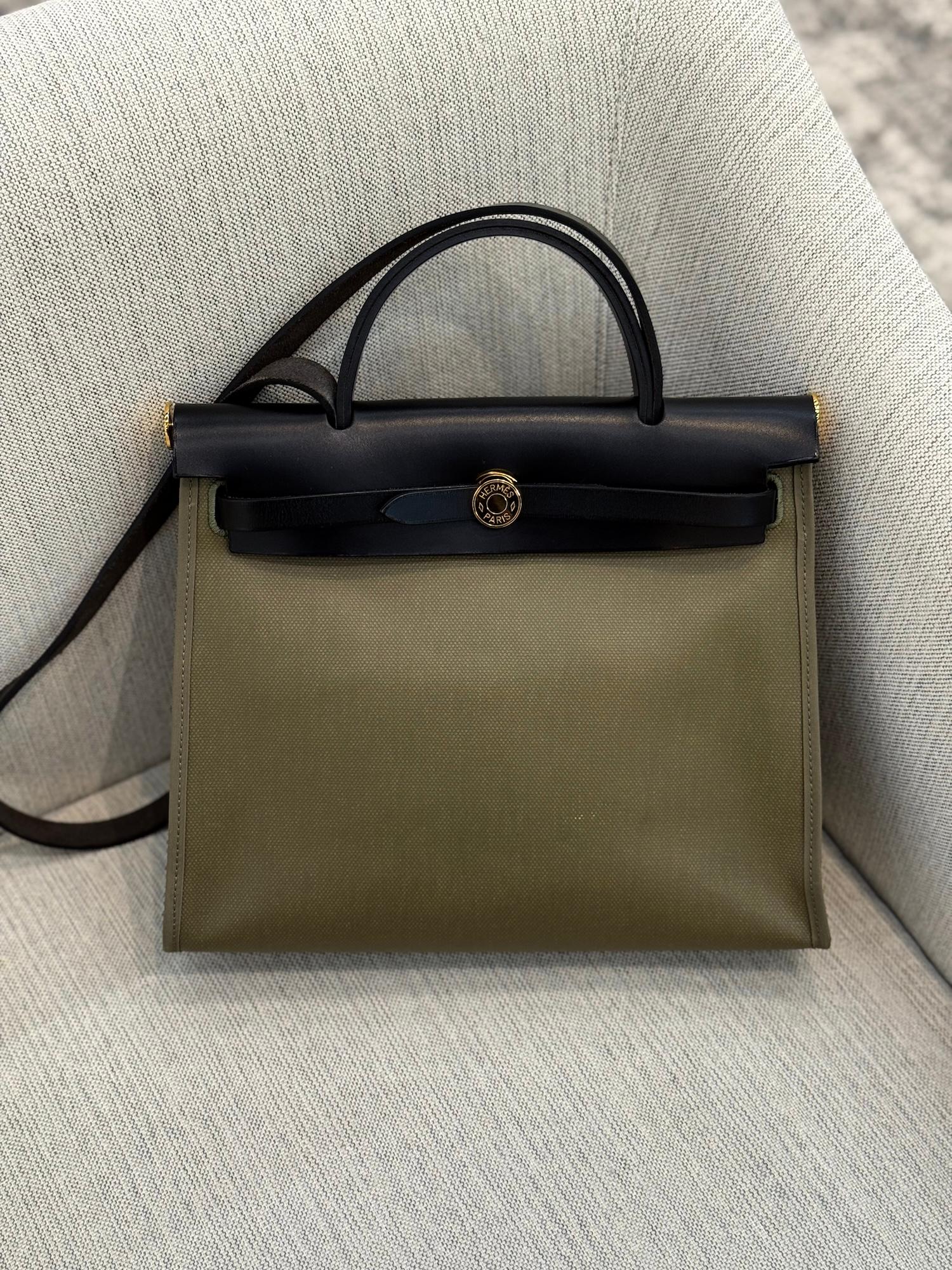 Very Good ( Rank A) HERMÈS Herbag Zip 31 PM Vert Bronze (60) Noir (89) Canvas Vache Hunter Gold hardware Z (2021) - 4