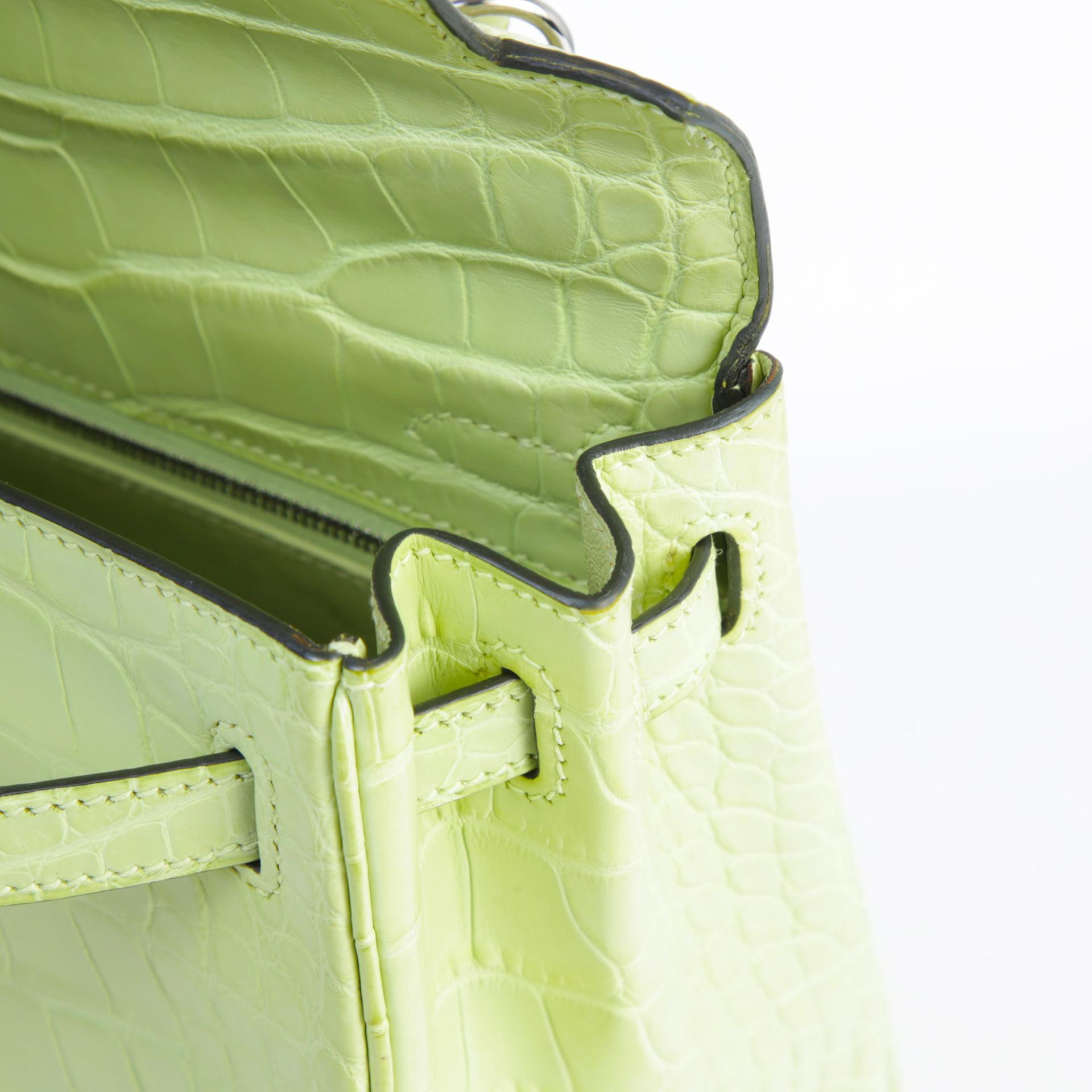 Very Good ( Rank A) HERMÈS Kelly 25 Jaune Bourgeon (R9) Matte Alligator Palladium hardware Z (2021) - 11