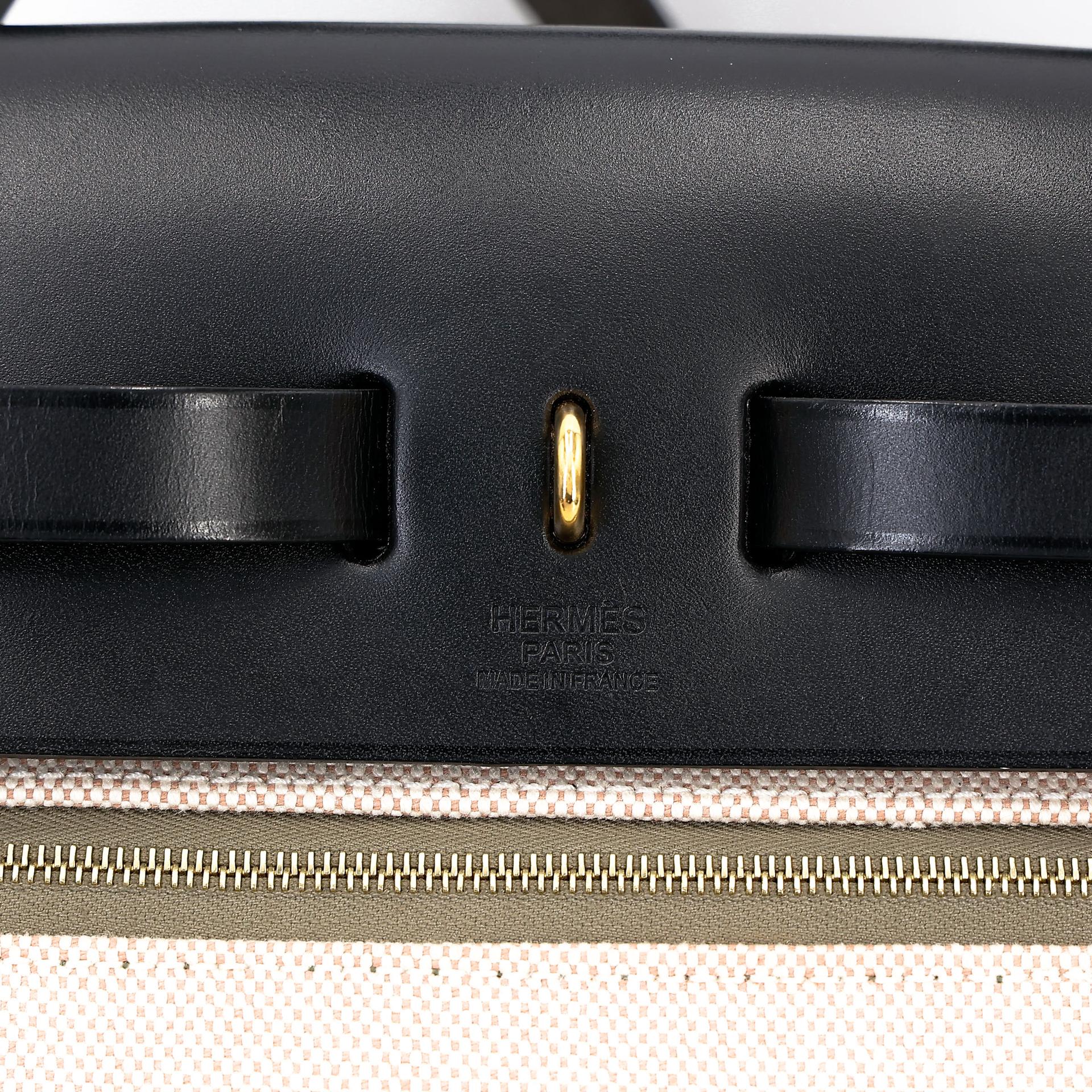 Very Good ( Rank A) HERMÈS Herbag Zip 31 PM Vert Bronze (60) Noir (89) Canvas Vache Hunter Gold hardware Z (2021) - 26
