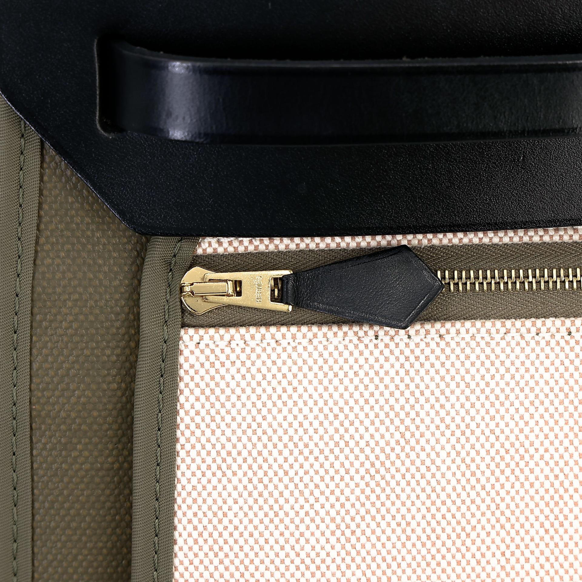 Very Good ( Rank A) HERMÈS Herbag Zip 31 PM Vert Bronze (60) Noir (89) Canvas Vache Hunter Gold hardware Z (2021) - 27