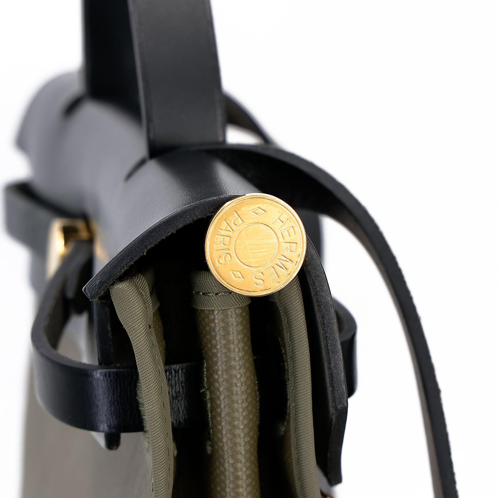 Very Good ( Rank A) HERMÈS Herbag Zip 31 PM Vert Bronze (60) Noir (89) Canvas Vache Hunter Gold hardware Z (2021) - 29