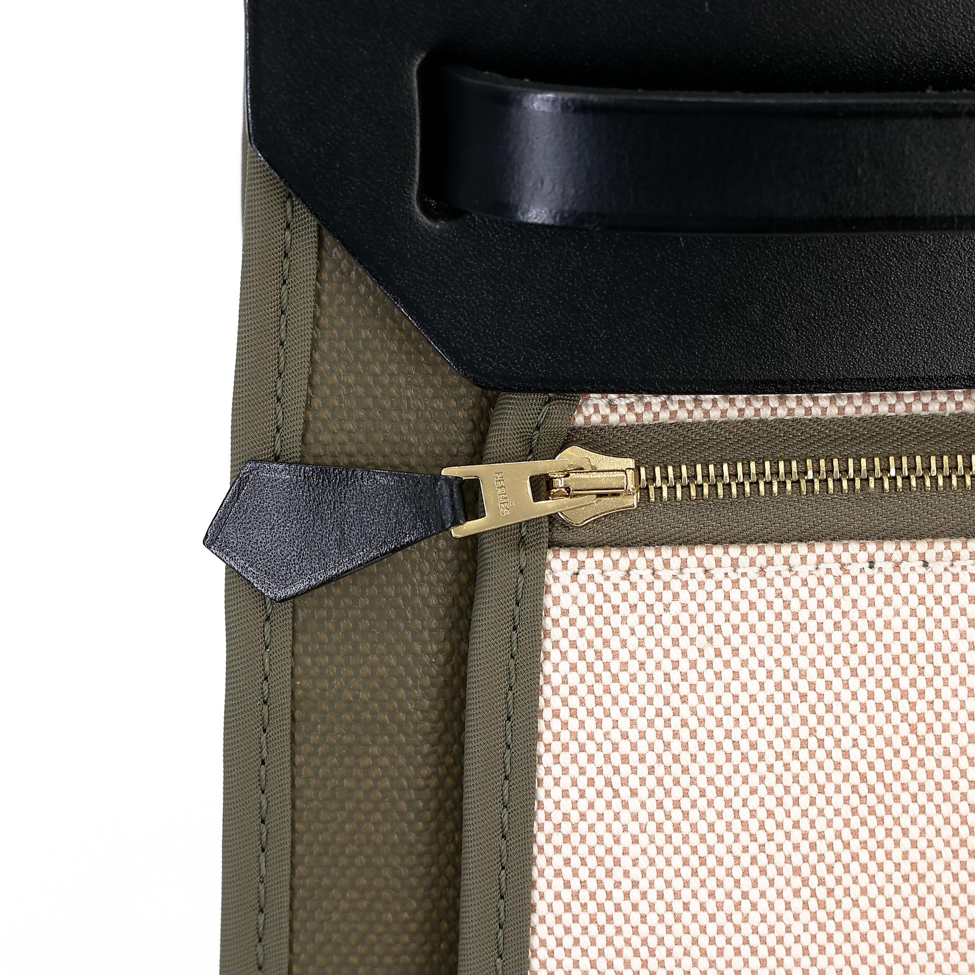 Very Good ( Rank A) HERMÈS Herbag Zip 31 PM Vert Bronze (60) Noir (89) Canvas Vache Hunter Gold hardware Z (2021) - 28