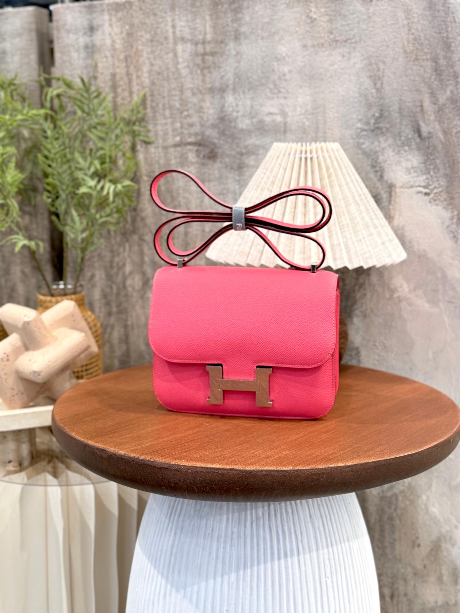 Very Good ( Rank A) HERMÈS Constance Mini Rose Azalee (8W) Epsom Palladium hardware D (2019) - 3