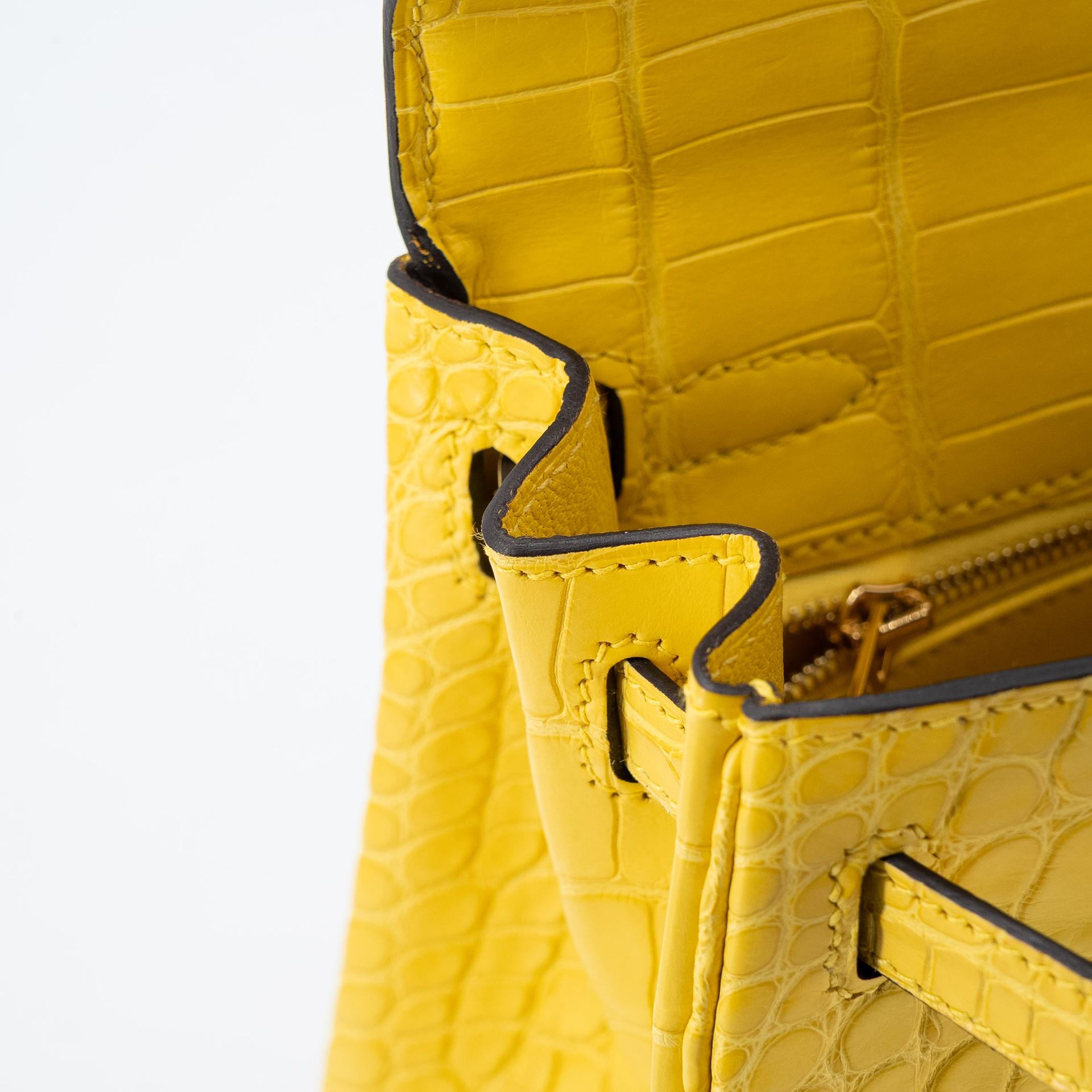 Unused ( Rank NS ) HERMÈS Kelly 25 Mimosa (M9) Matte Alligator Permabrass hardware U (2022) - 11