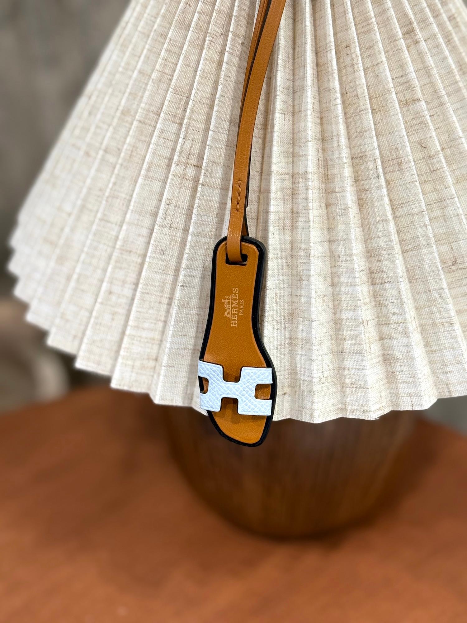 Excellent ( Rank SA ) HERMÈS Oran Nano Charm Bleu Pale (08) Leather - 3
