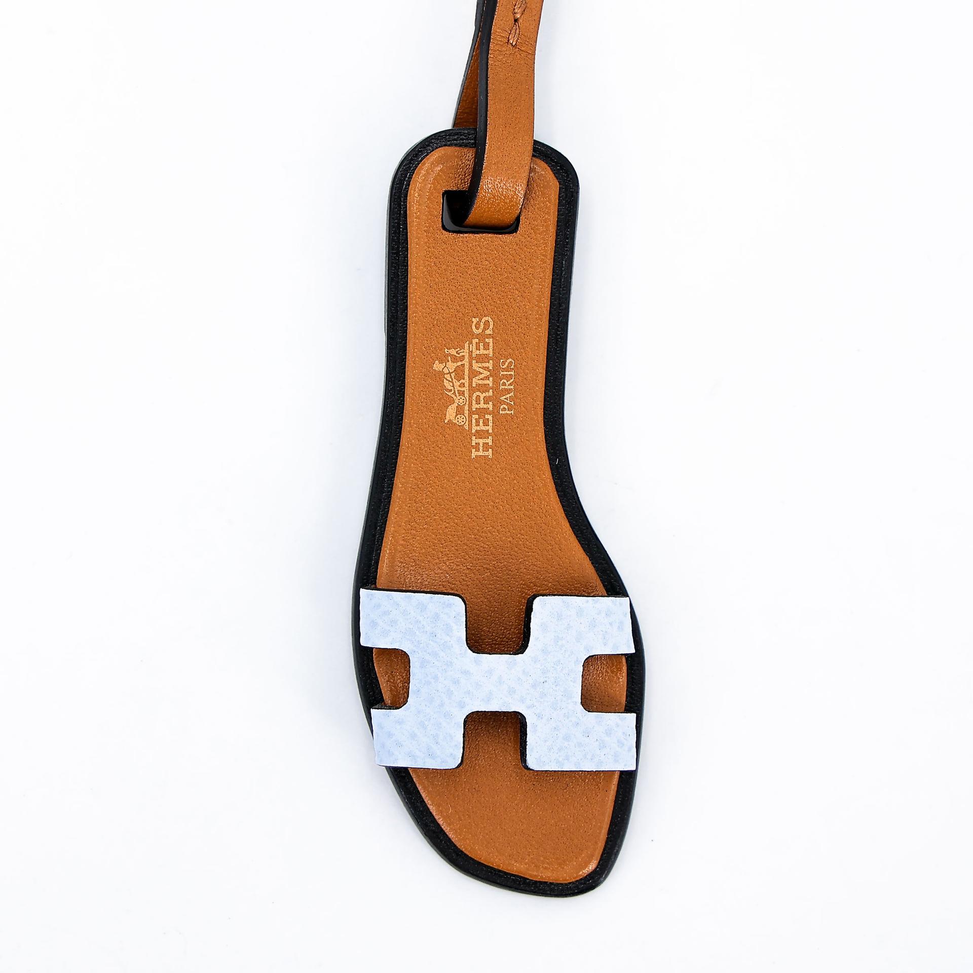 Excellent ( Rank SA ) HERMÈS Oran Nano Charm Bleu Pale (08) Leather - 2