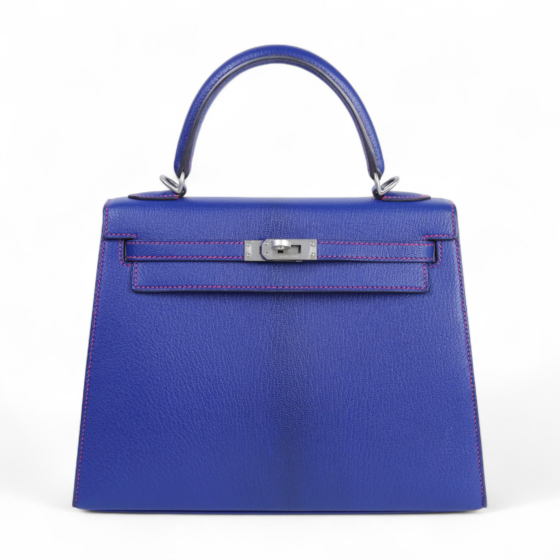 A美品 HERMÈS 爱马仕 马蹄印定制 Kelly 25 外缝 90 覆盆子粉 Framboise 7T 电光蓝 Bleu Electrique A5 杜鹃红 Bougainvillea Chevre山羊皮 拉丝银扣 Z刻 2021年 - 1