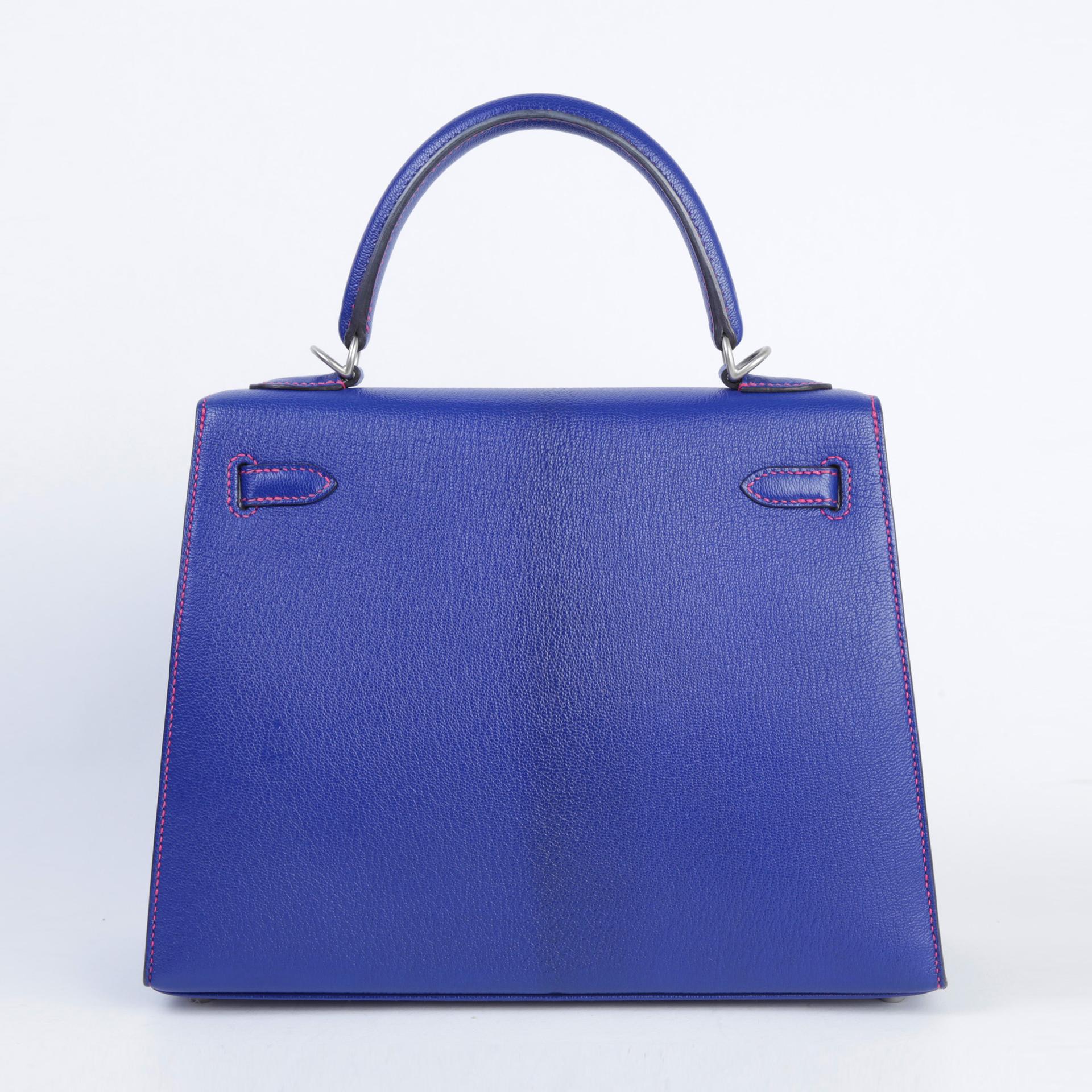 A美品 HERMÈS 爱马仕 马蹄印定制 Kelly 25 外缝 90 覆盆子粉 Framboise 7T 电光蓝 Bleu Electrique A5 杜鹃红 Bougainvillea Chevre山羊皮 拉丝银扣 Z刻 2021年 - 2