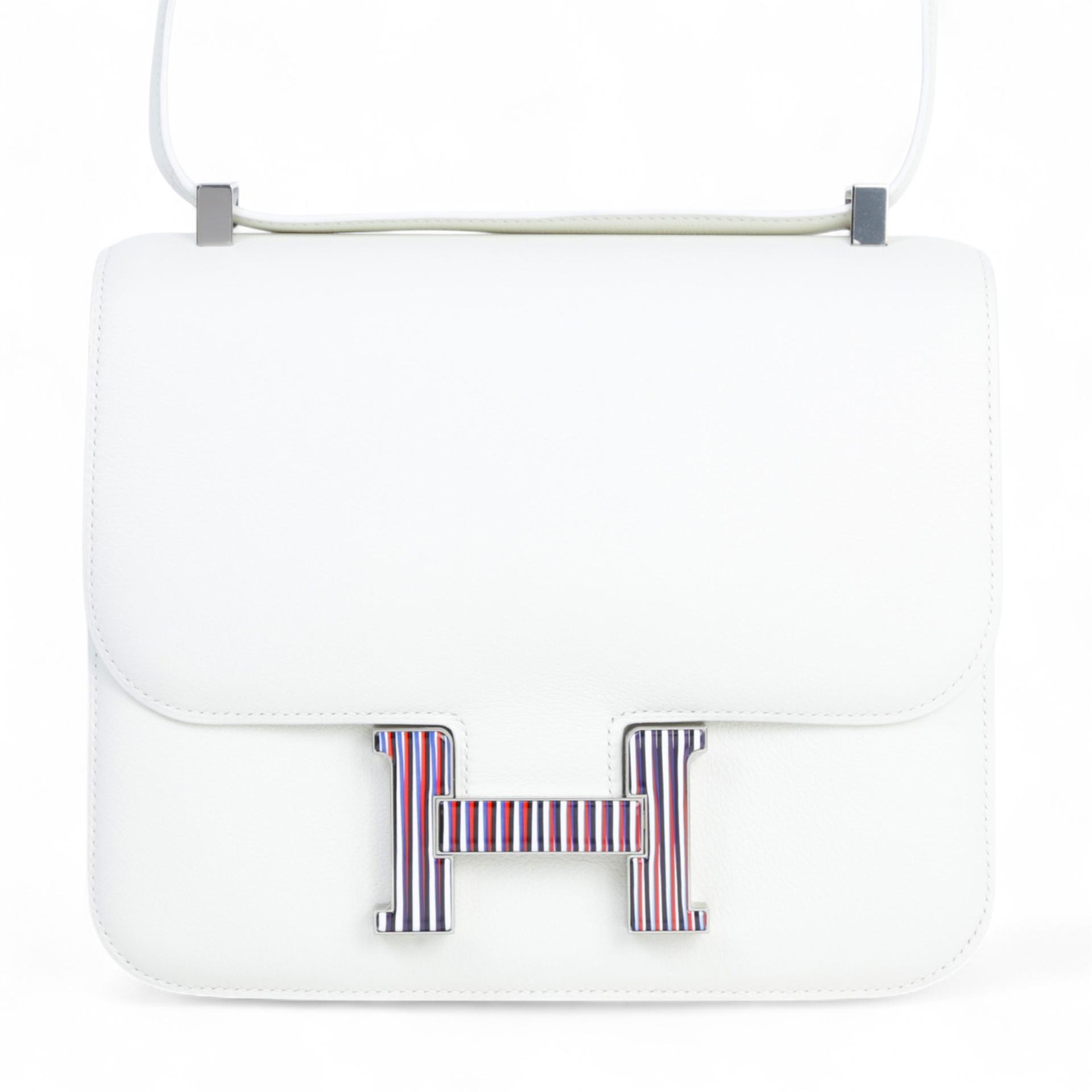 A美品  HERMÈS 爱马仕  Constance 康康 24 01 纯白色 White Evercolor皮 漆面金属扣 C刻 2018年 - 1