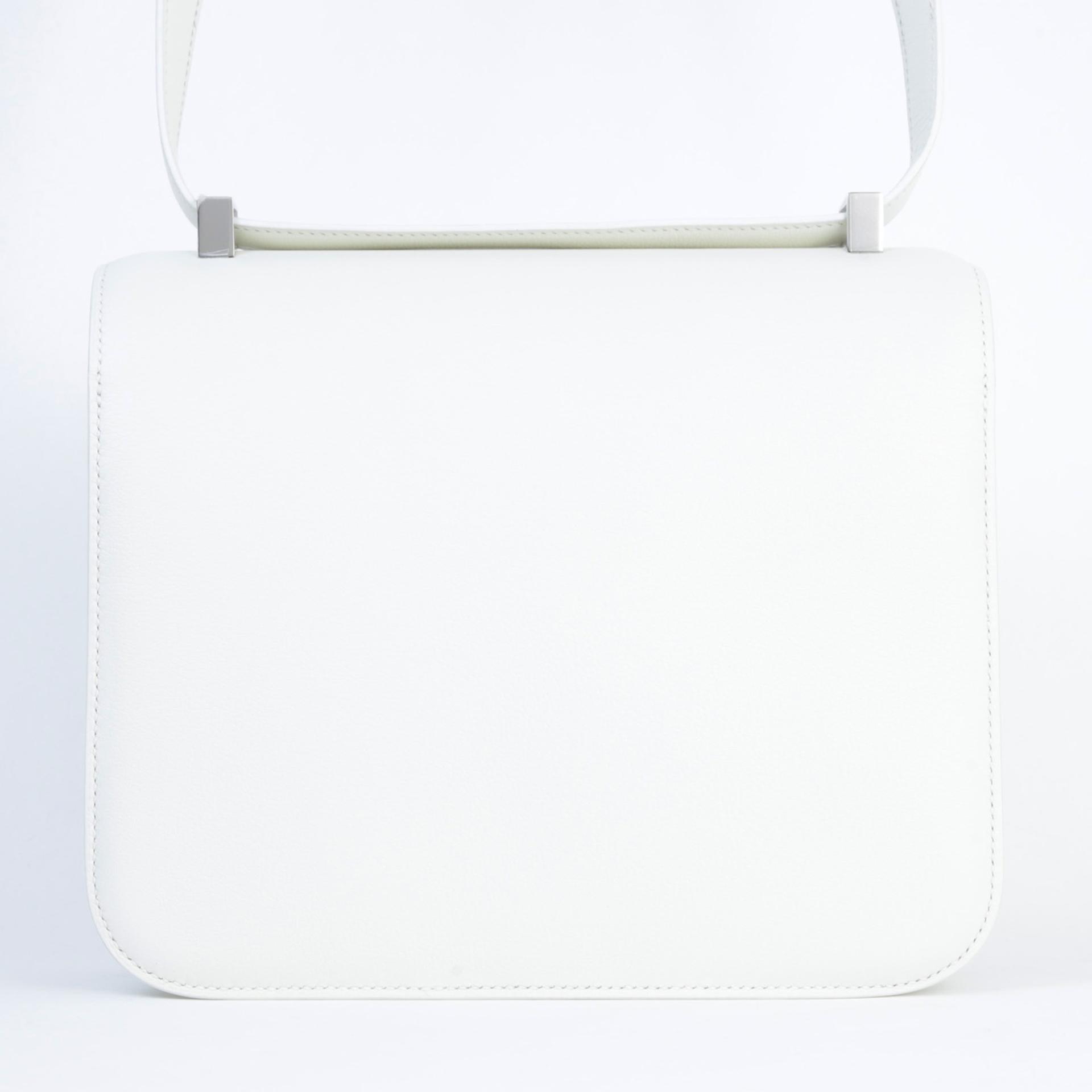 A美品  HERMÈS 爱马仕  Constance 康康 24 01 纯白色 White Evercolor皮 漆面金属扣 C刻 2018年 - 2