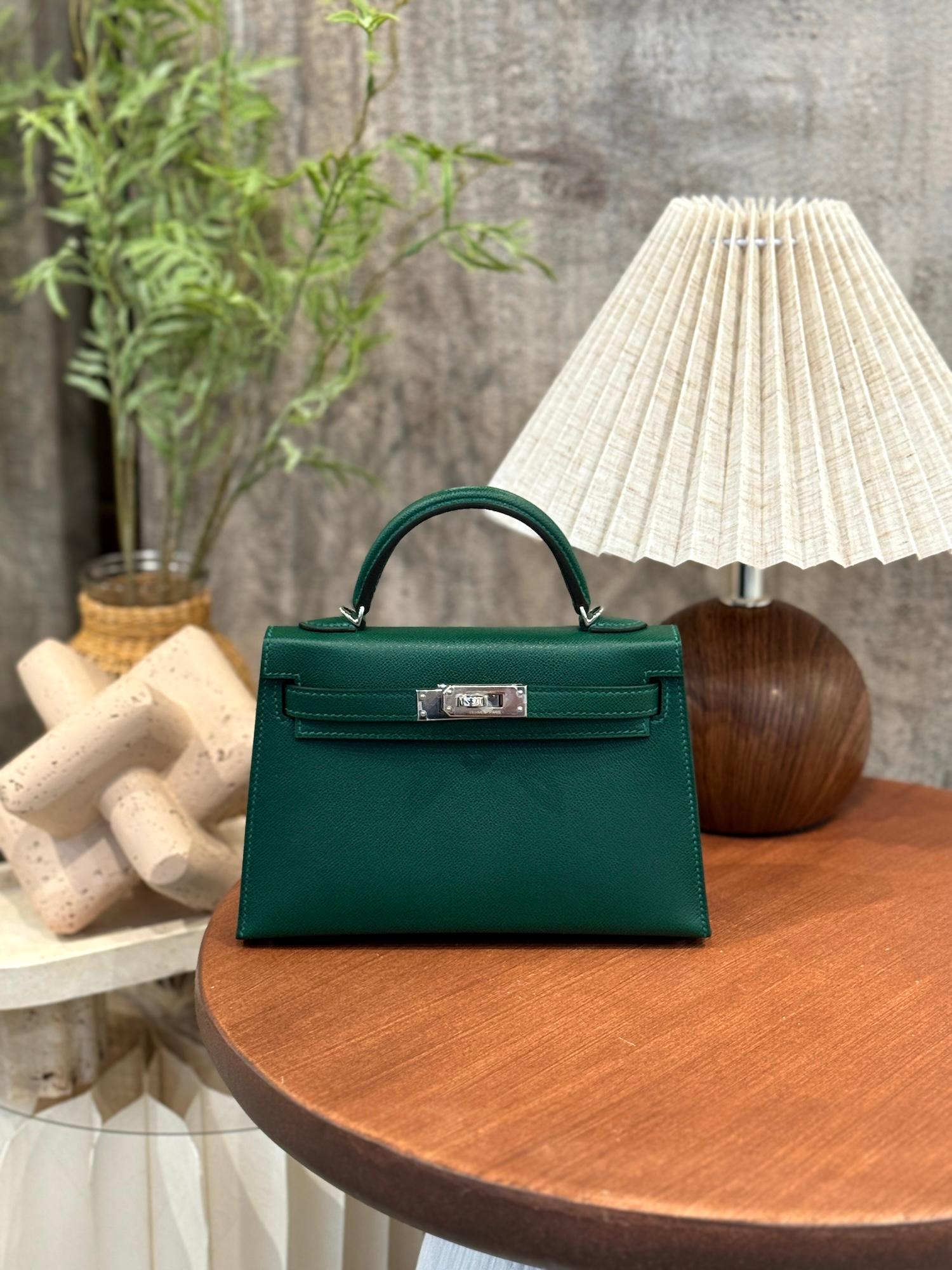 全新 HERMÈS 爱马仕 Mini Kelly 二代 65 Vert Moyen 宝石绿 Madame皮 银扣 W刻 2024年 - 4