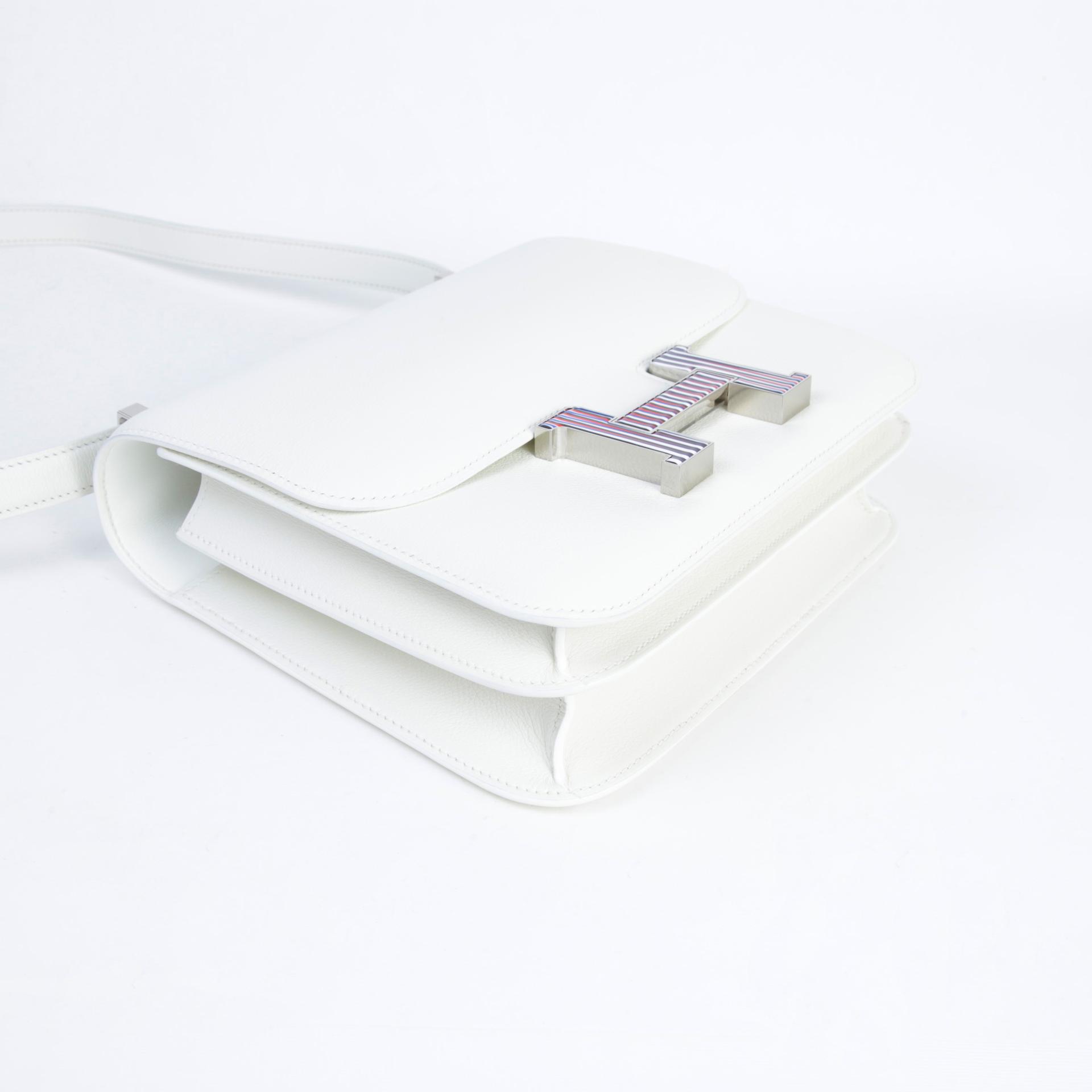 A美品  HERMÈS 爱马仕  Constance 康康 24 01 纯白色 White Evercolor皮 漆面金属扣 C刻 2018年 - 4
