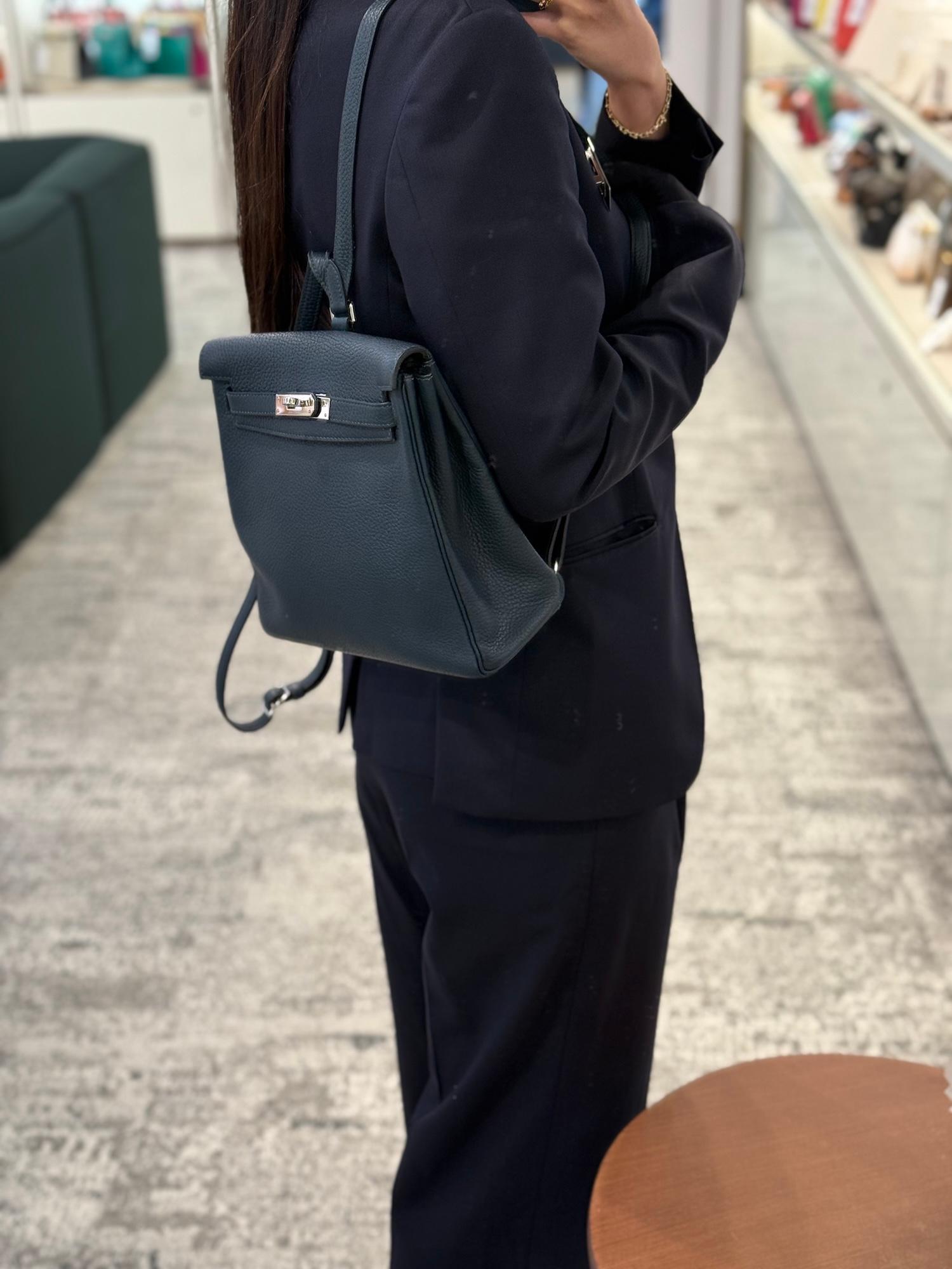 Very Good ( Rank A) HERMÈS Kelly Ado PM Vert Cypress (6O) Togo Palladium hardware C (2018) - 4