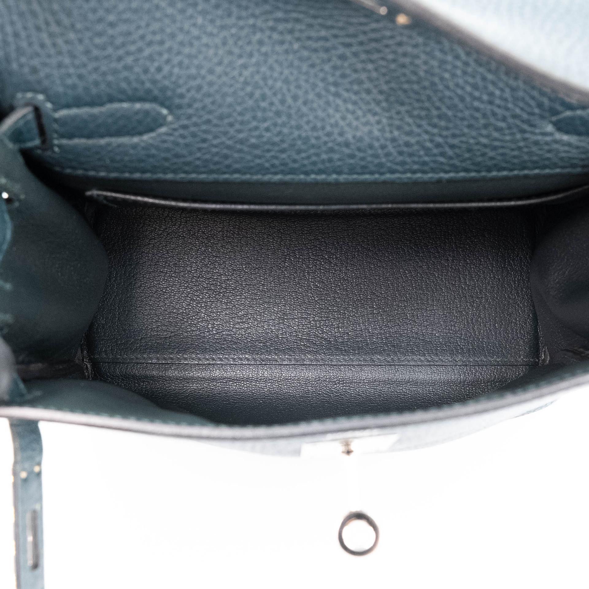 Very Good ( Rank A) HERMÈS Kelly Ado PM Vert Cypress (6O) Togo Palladium hardware C (2018) - 16
