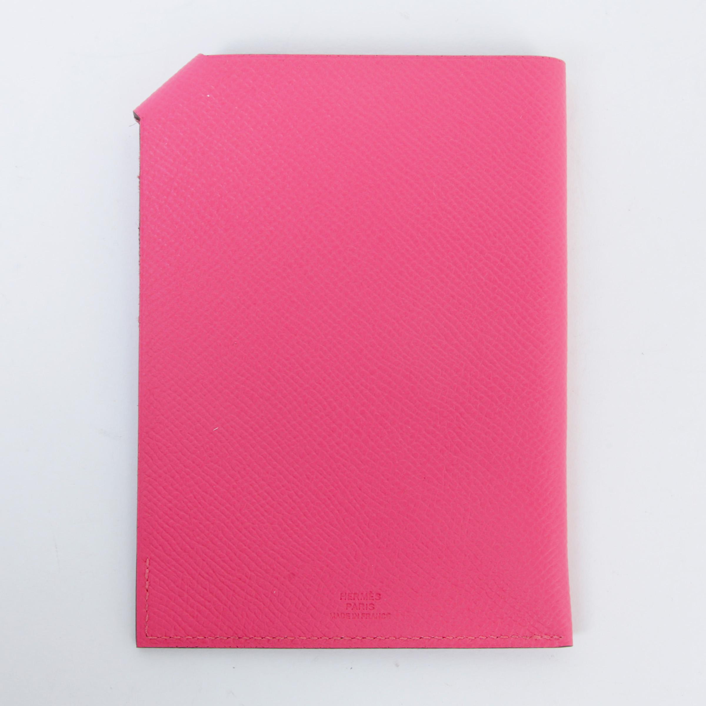 Tarmac passport holder Rose Azalee (8W)