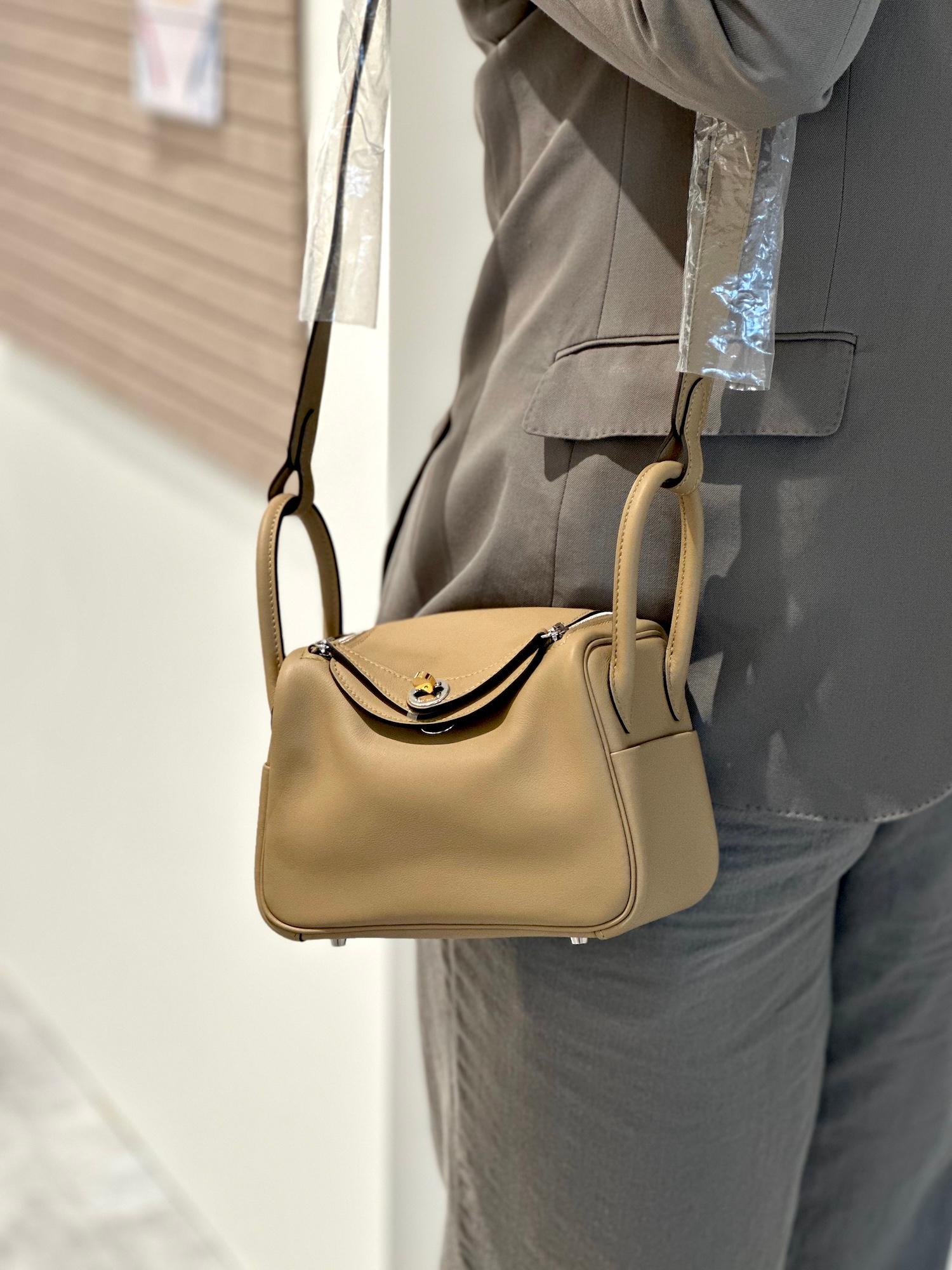 Brand New ( Rank N ) HERMÈS Mini Lindy II Poussiere (1C) Swift Electrum hardware K (2025) - 3