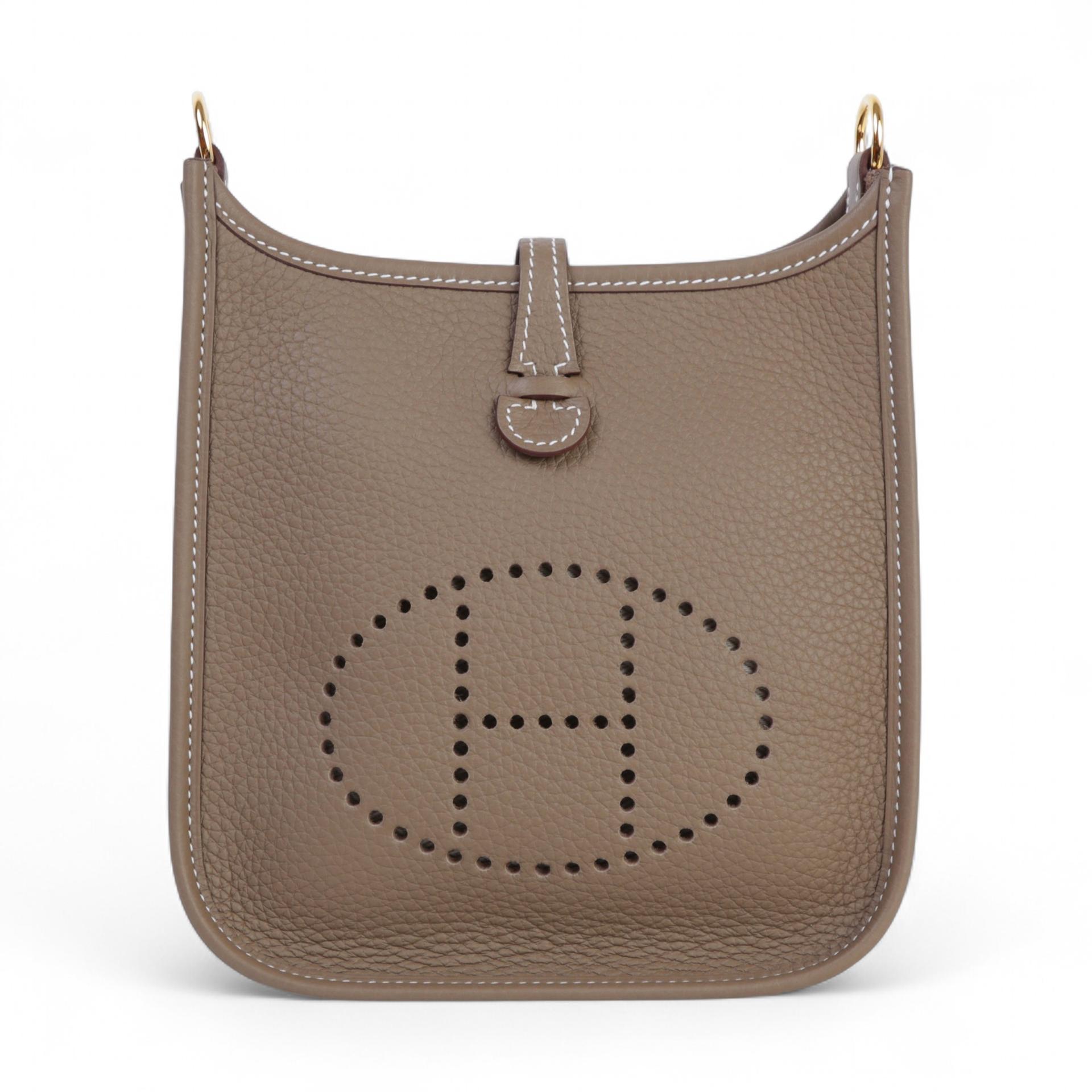 全新 HERMÈS 愛馬仕 Mini Evelyne 16 Amazone 112cm 18 大象灰 Etoupe Clemence小牛皮 金扣 K刻 2025年 - 1