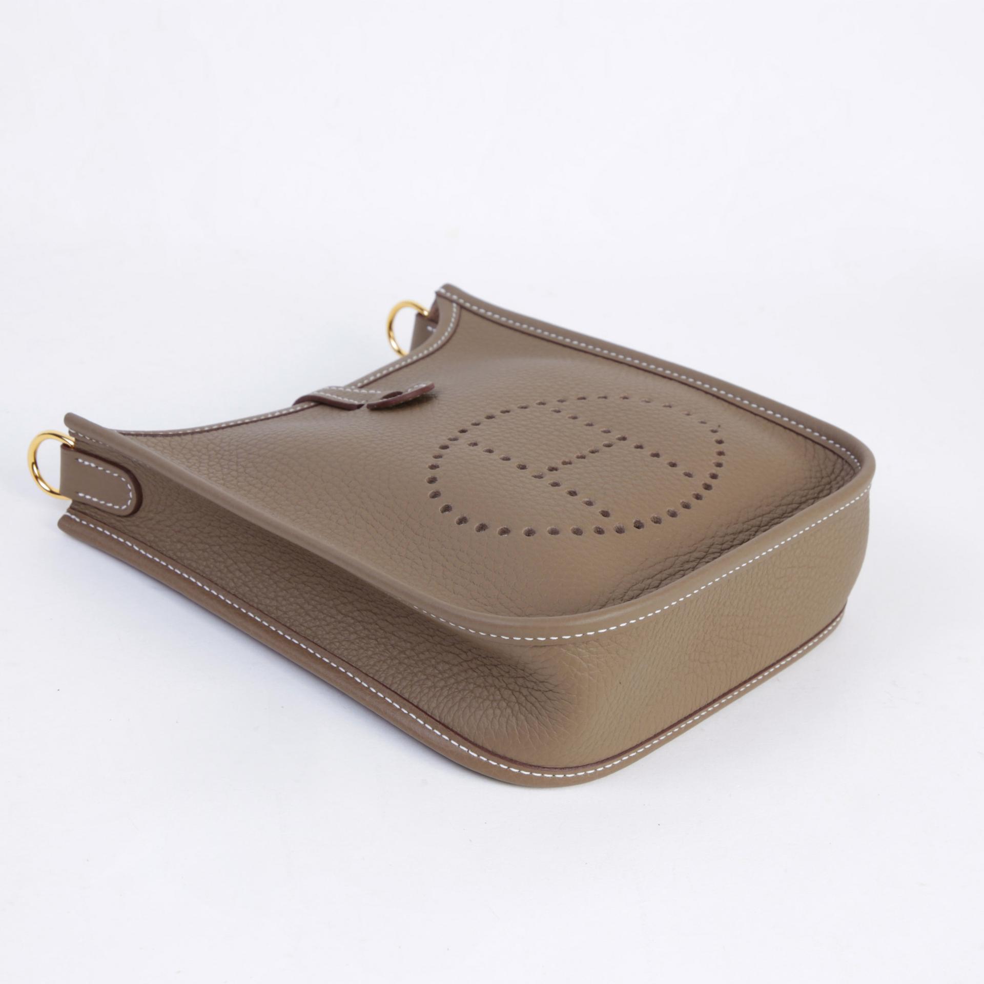 全新 HERMÈS 愛馬仕 Mini Evelyne 16 Amazone 112cm 18 大象灰 Etoupe Clemence小牛皮 金扣 K刻 2025年 - 4