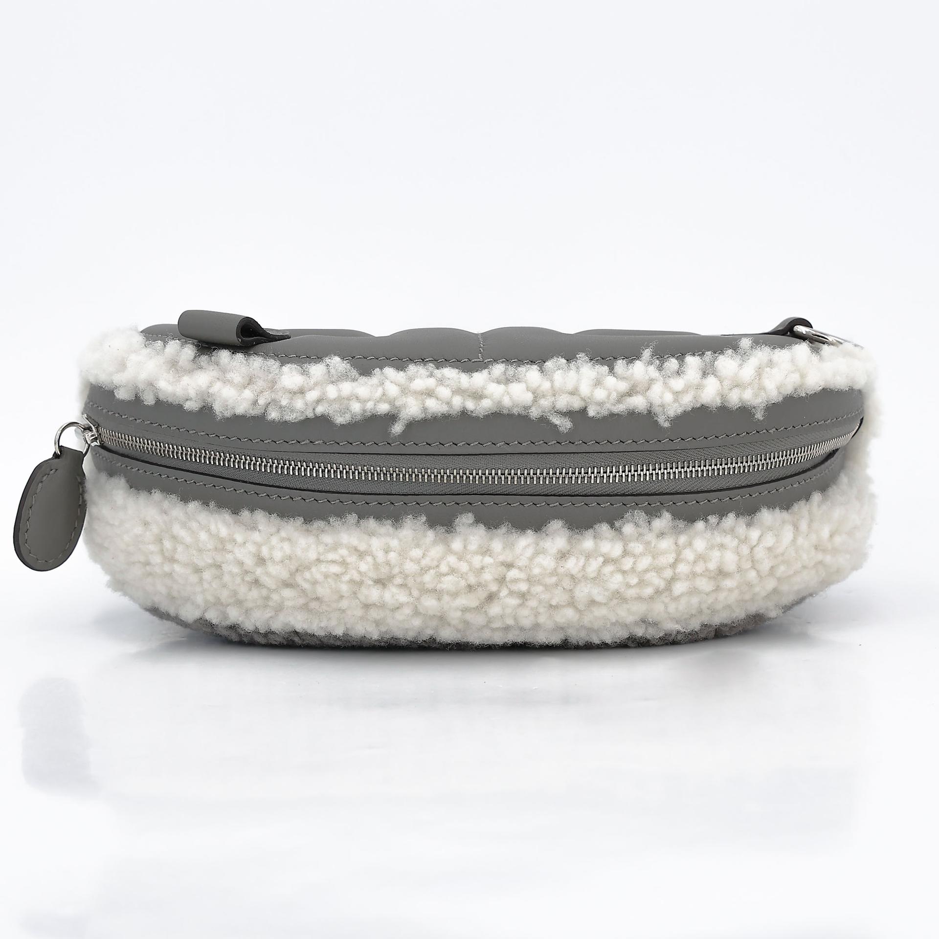 Brand New ( Rank N ) HERMÈS In-The-Loop belt bag Gris Meyer (0L) Ecru Merino Wool Swift Palladium hardware W (2024) - 9
