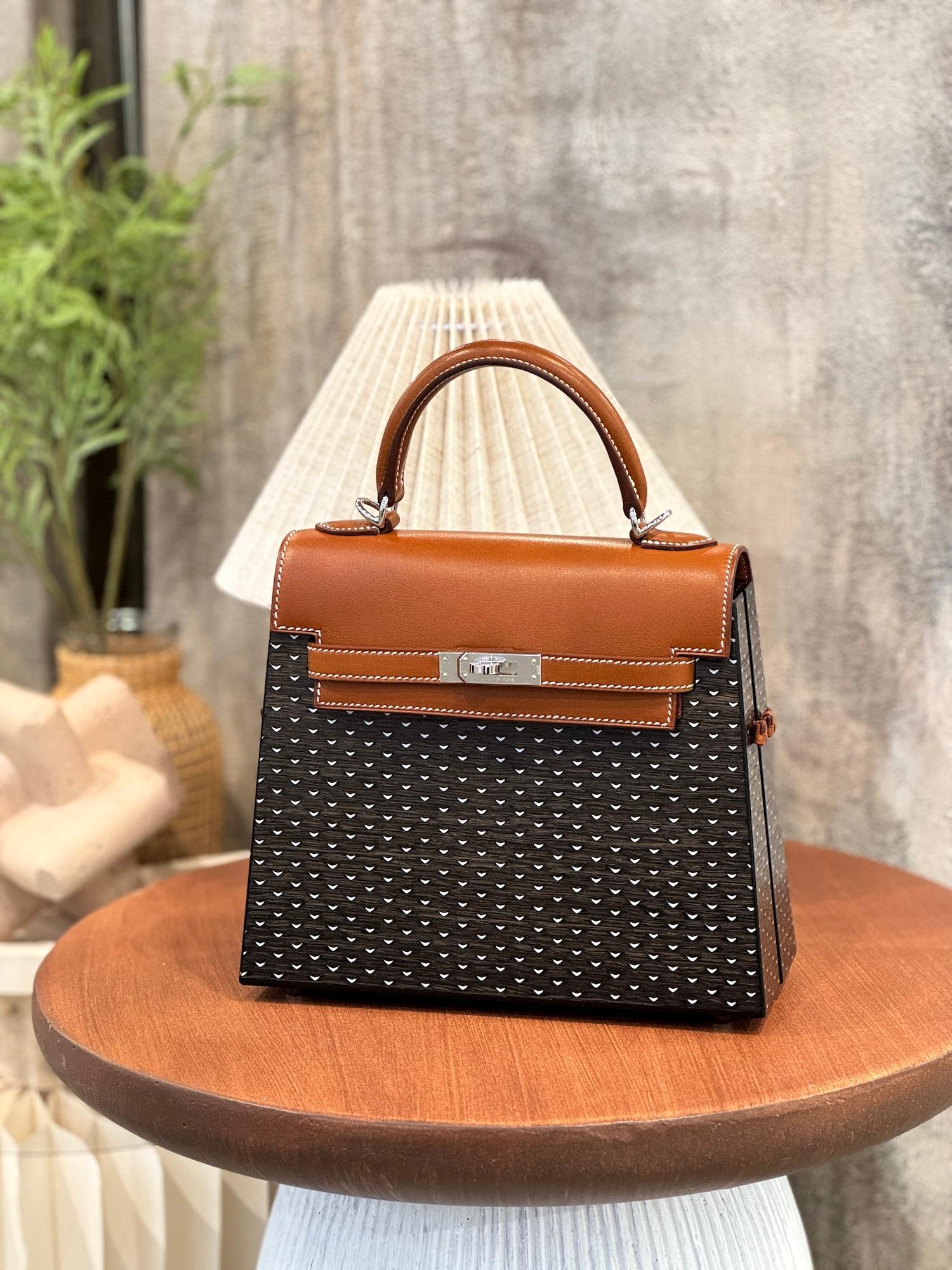 Excellent ( Rank SA ) HERMÈS Limited Edition Kelly Wood 22 Noir (89) Fauve (34) Barenia Wood Palladium hardware Z (2021) - 3