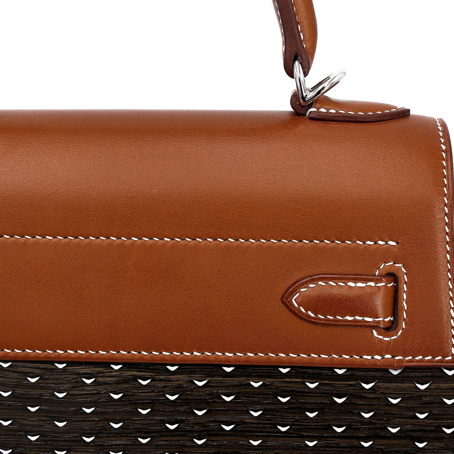 Excellent ( Rank SA ) HERMÈS Limited Edition Kelly Wood 22 Noir (89) Fauve (34) Barenia Wood Palladium hardware Z (2021) - 14