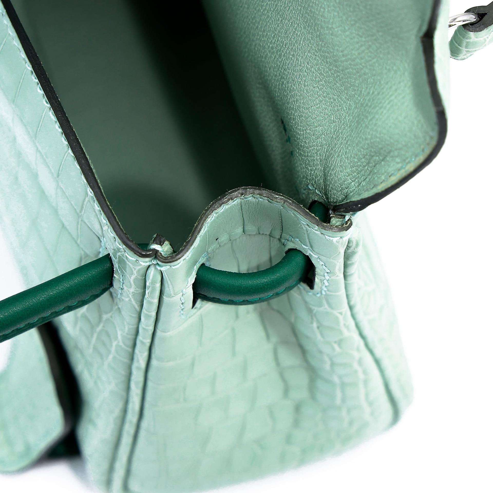全新 HERMÈS 愛馬仕 限量收藏款 Kelly Doll 6U Vert d’Eau 薄荷綠 65 Vert Moyen 寶石綠 □ 短吻鱷 霧面 銀扣 K刻 2025年 - 17