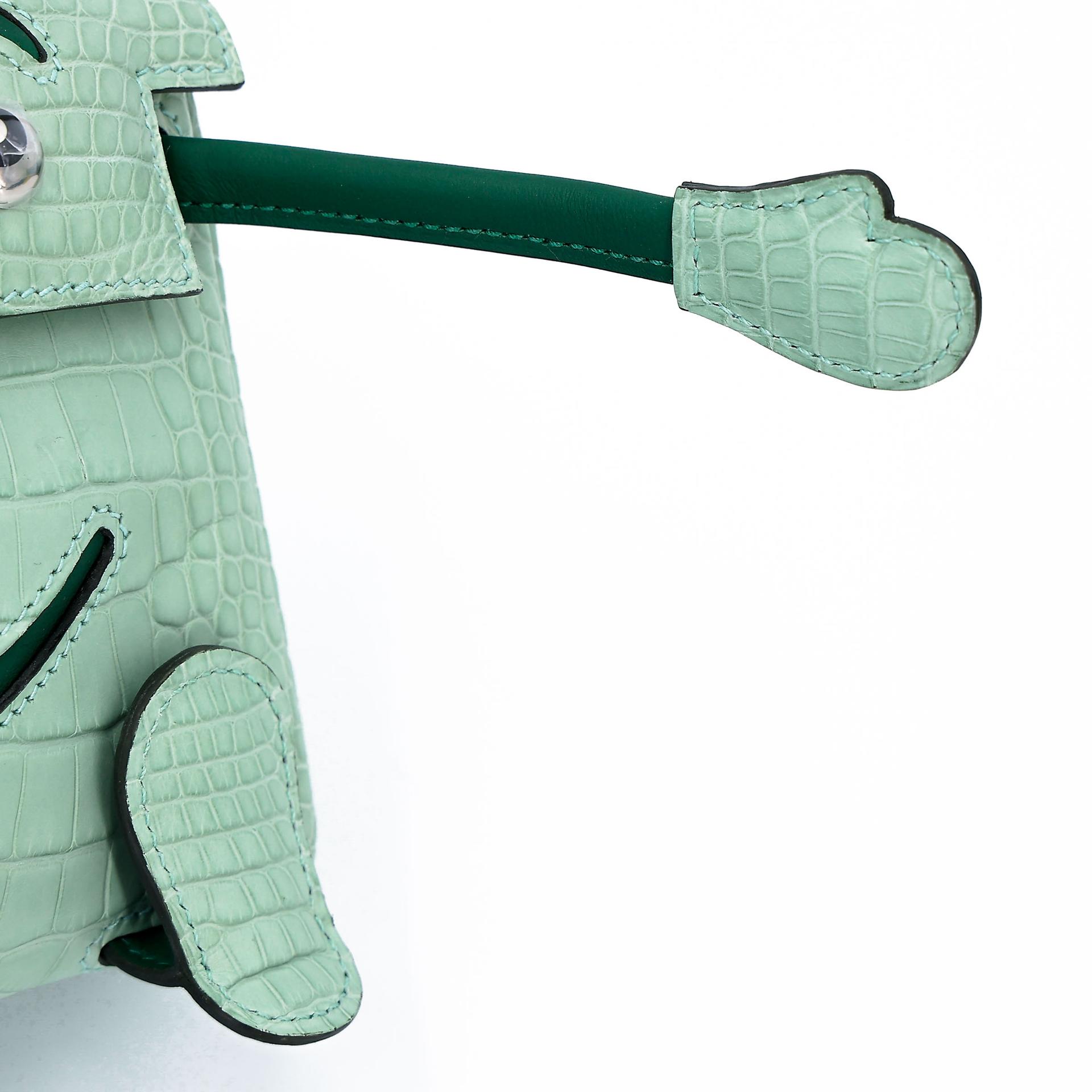 全新 HERMÈS 愛馬仕 限量收藏款 Kelly Doll 6U Vert d’Eau 薄荷綠 65 Vert Moyen 寶石綠 □ 短吻鱷 霧面 銀扣 K刻 2025年 - 10