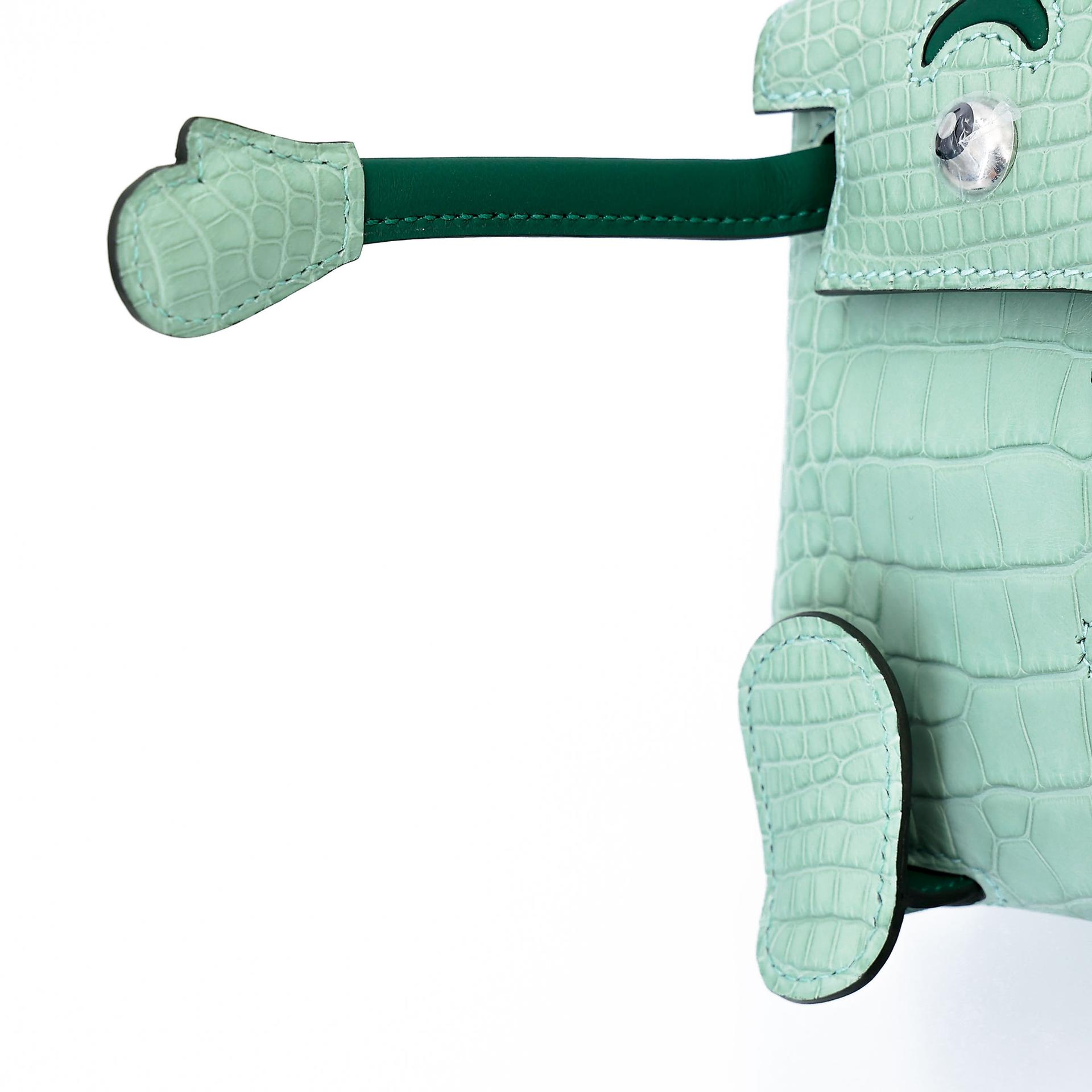 全新 HERMÈS 愛馬仕 限量收藏款 Kelly Doll 6U Vert d’Eau 薄荷綠 65 Vert Moyen 寶石綠 □ 短吻鱷 霧面 銀扣 K刻 2025年 - 9