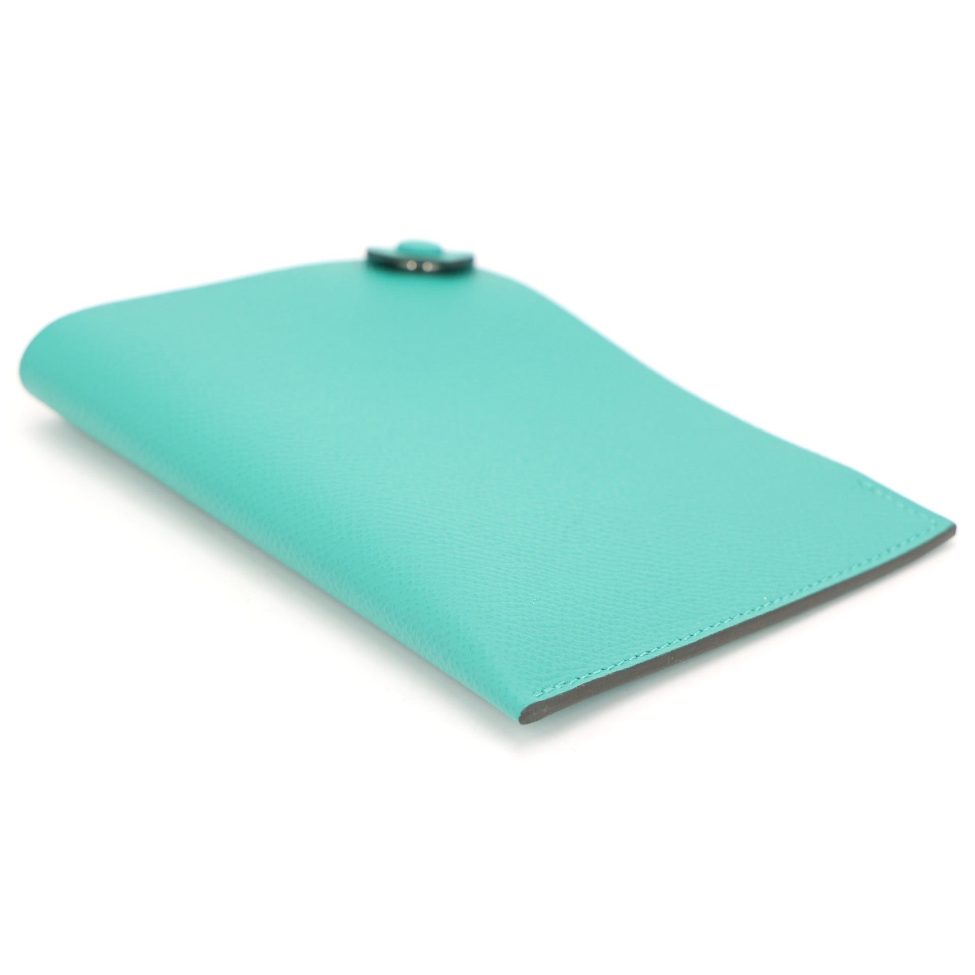 Unused ( Rank NS ) HERMÈS Tarmac passport holder Malachite (Z6) Epsom - 4