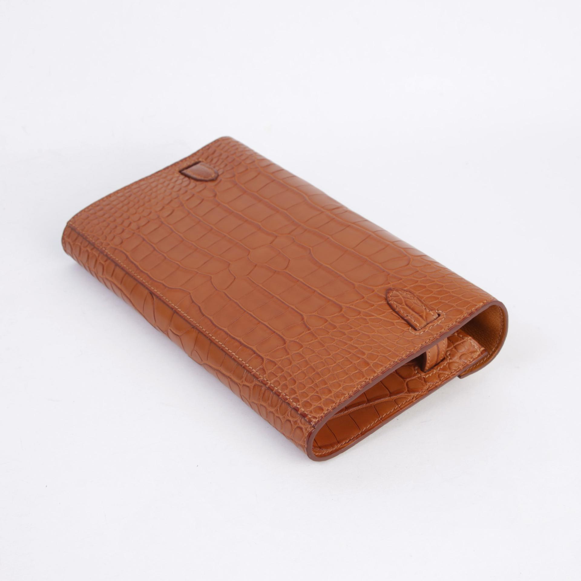 Very Good ( Rank A) HERMÈS Kelly To Go Wallet Gold (37) Matte Alligator Gold hardware B (2023) - 6