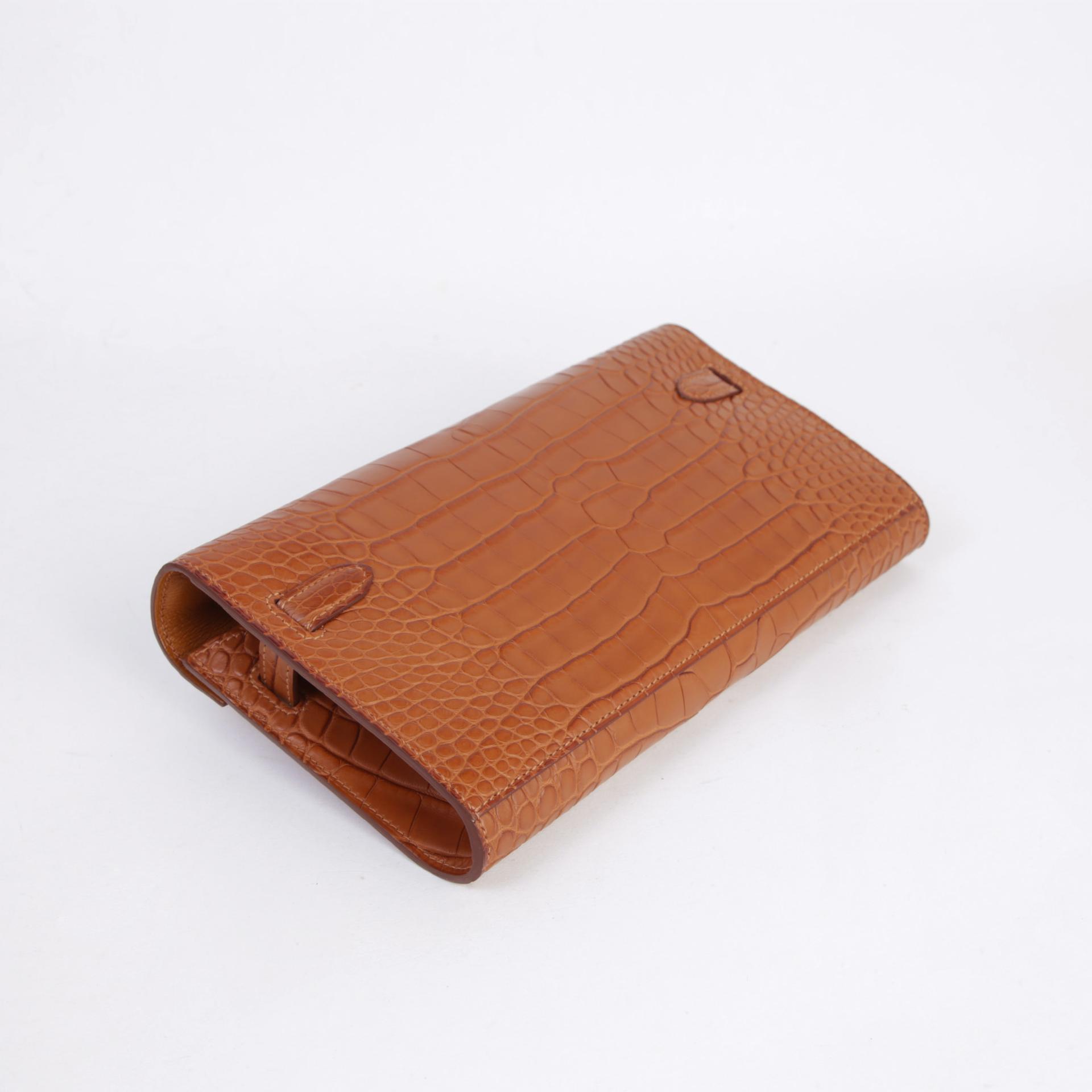 Very Good ( Rank A) HERMÈS Kelly To Go Wallet Gold (37) Matte Alligator Gold hardware B (2023) - 5