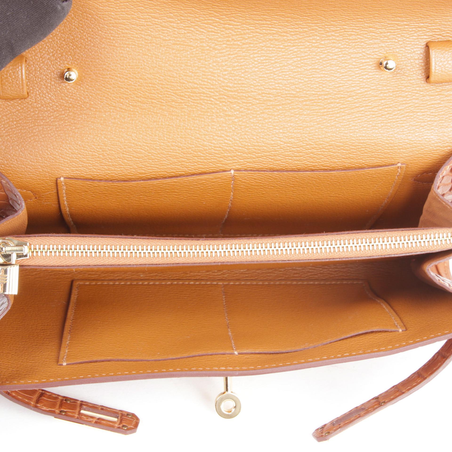 Very Good ( Rank A) HERMÈS Kelly To Go Wallet Gold (37) Matte Alligator Gold hardware B (2023) - 8
