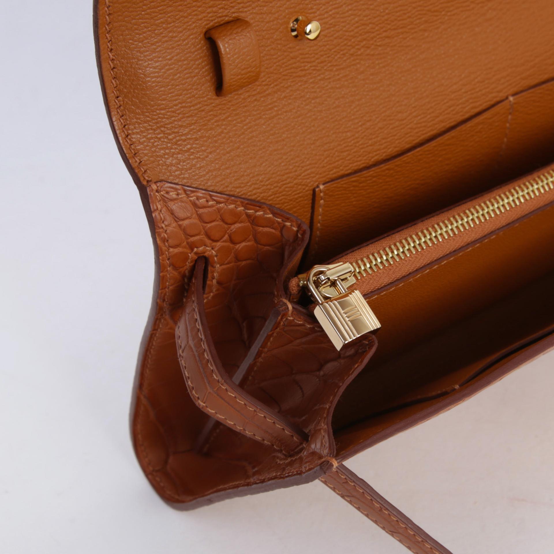 Very Good ( Rank A) HERMÈS Kelly To Go Wallet Gold (37) Matte Alligator Gold hardware B (2023) - 11