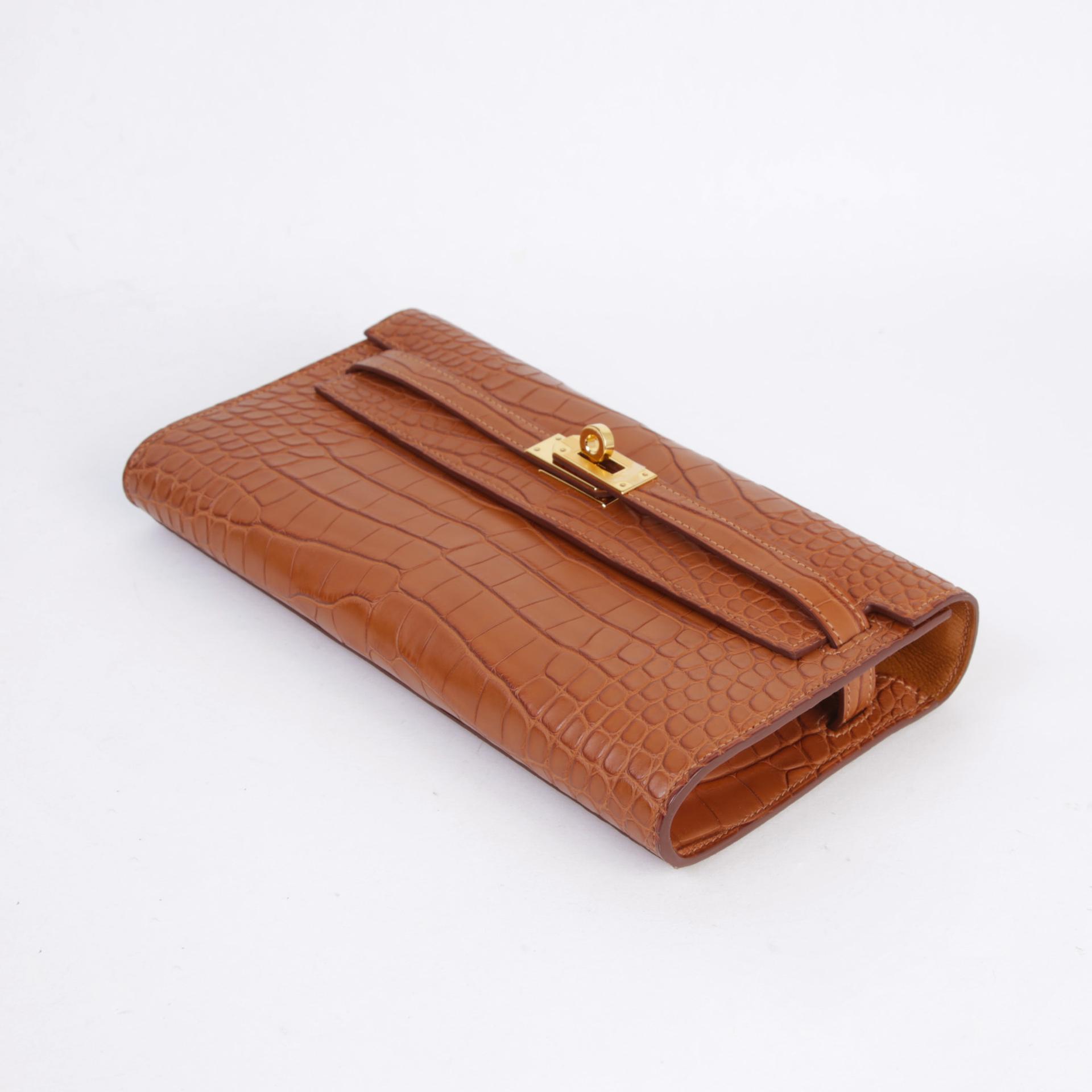 Very Good ( Rank A) HERMÈS Kelly To Go Wallet Gold (37) Matte Alligator Gold hardware B (2023) - 4