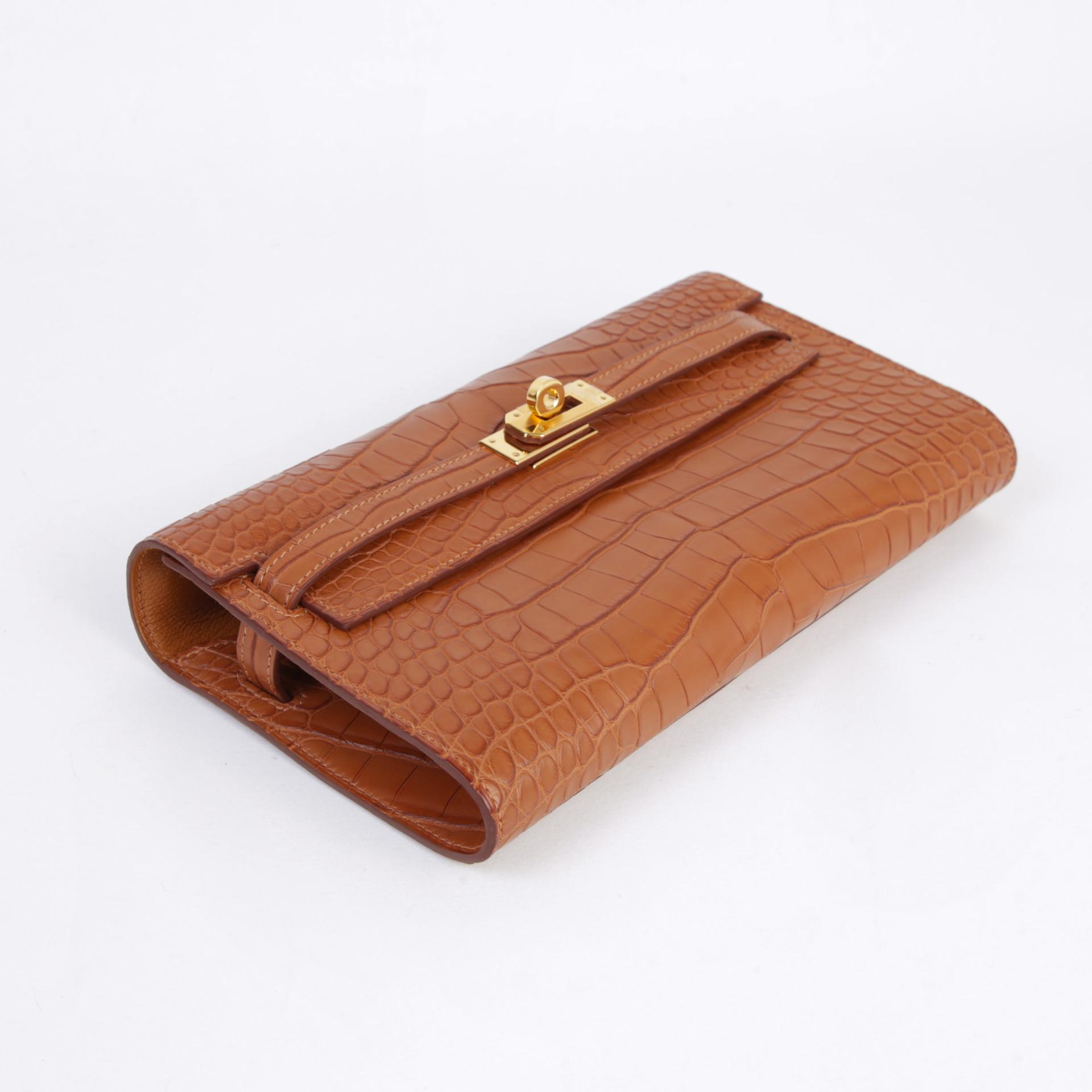 Very Good ( Rank A) HERMÈS Kelly To Go Wallet Gold (37) Matte Alligator Gold hardware B (2023) - 3