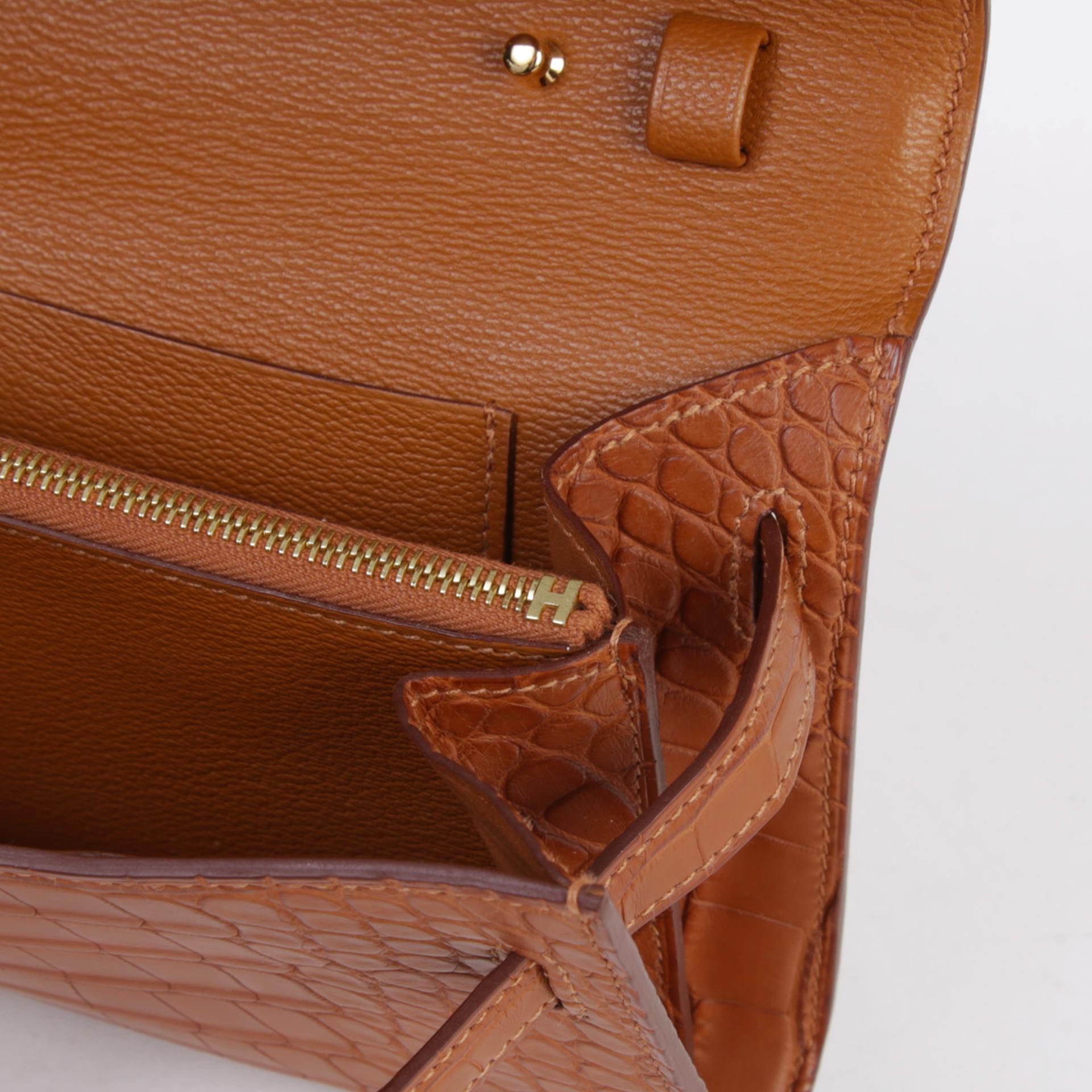 Very Good ( Rank A) HERMÈS Kelly To Go Wallet Gold (37) Matte Alligator Gold hardware B (2023) - 10